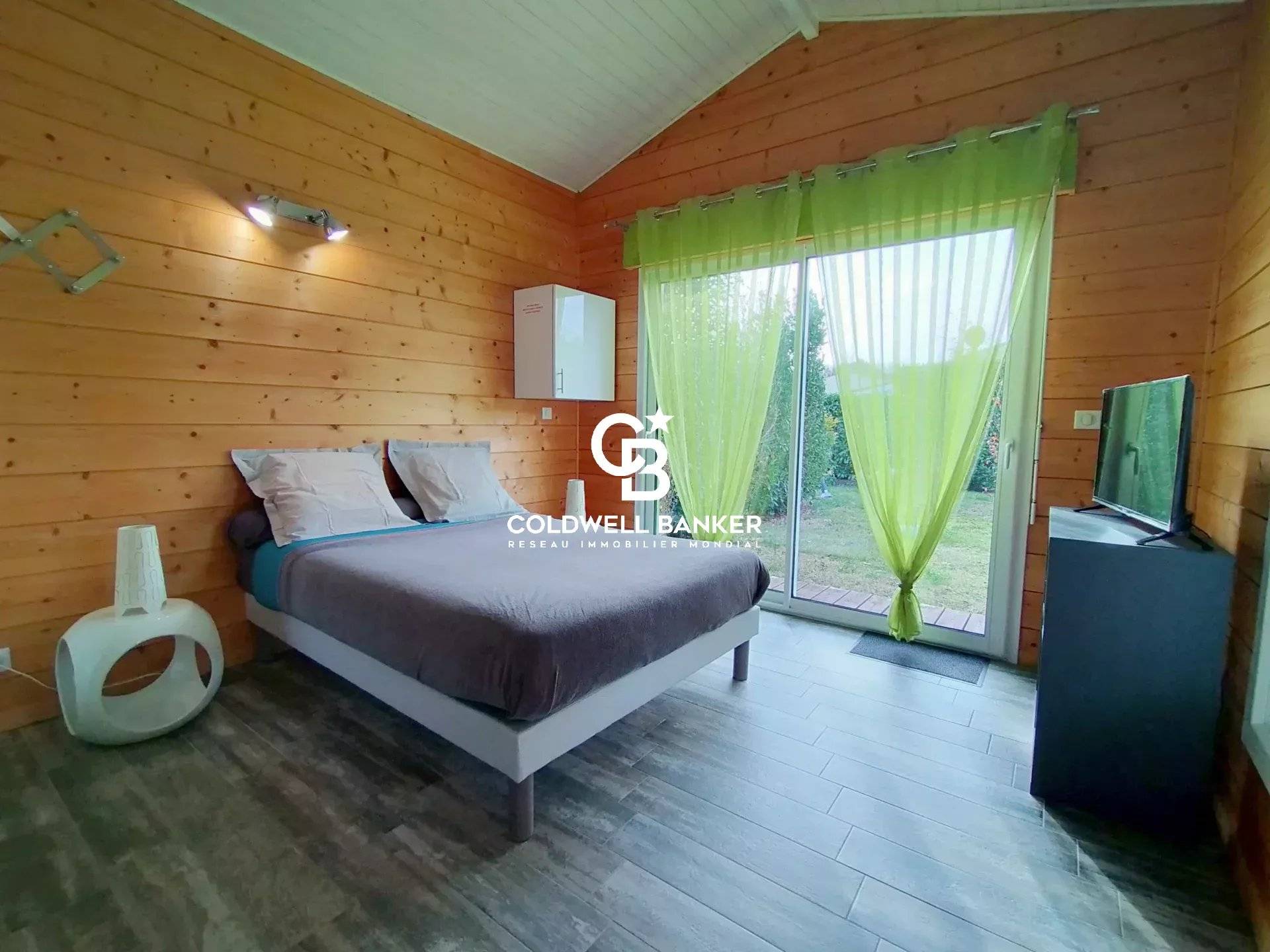 Ensemble immobilier disposant d'une maison principale et de 2 gîtes - Proche Lacanau-océan