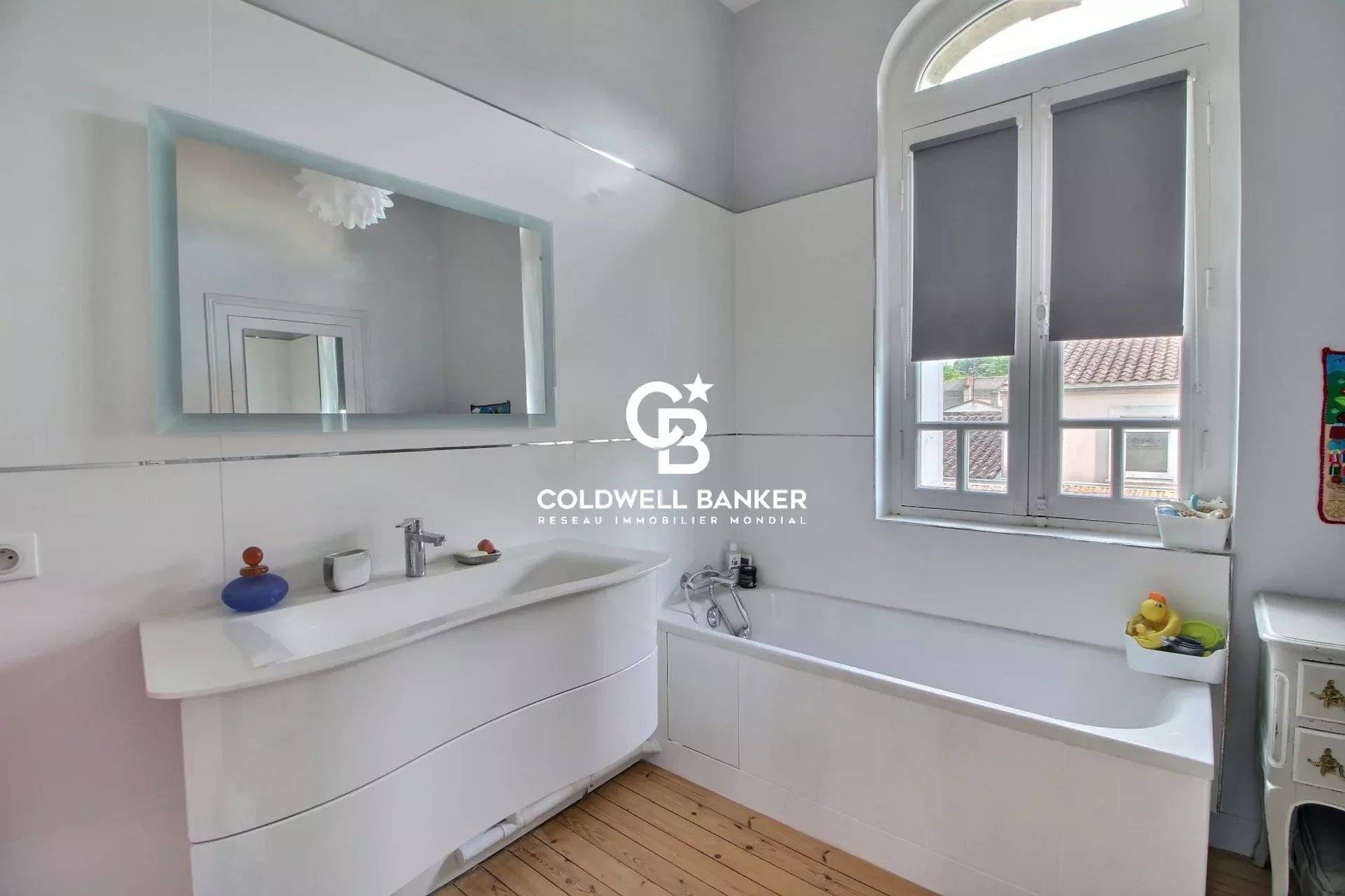 Maison familiale en pierre avec garage Bordeaux - Quartier Barrière du Médoc