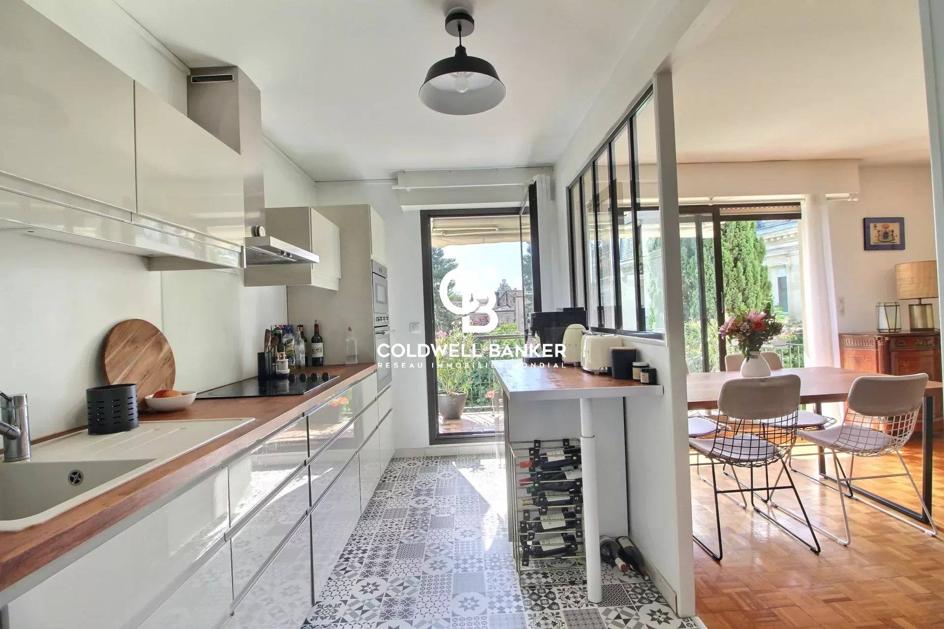 Appartement T3 avec terrasse et parking à vendre Quarrtierr Saint Seurin / Fondaudège Bordeaux