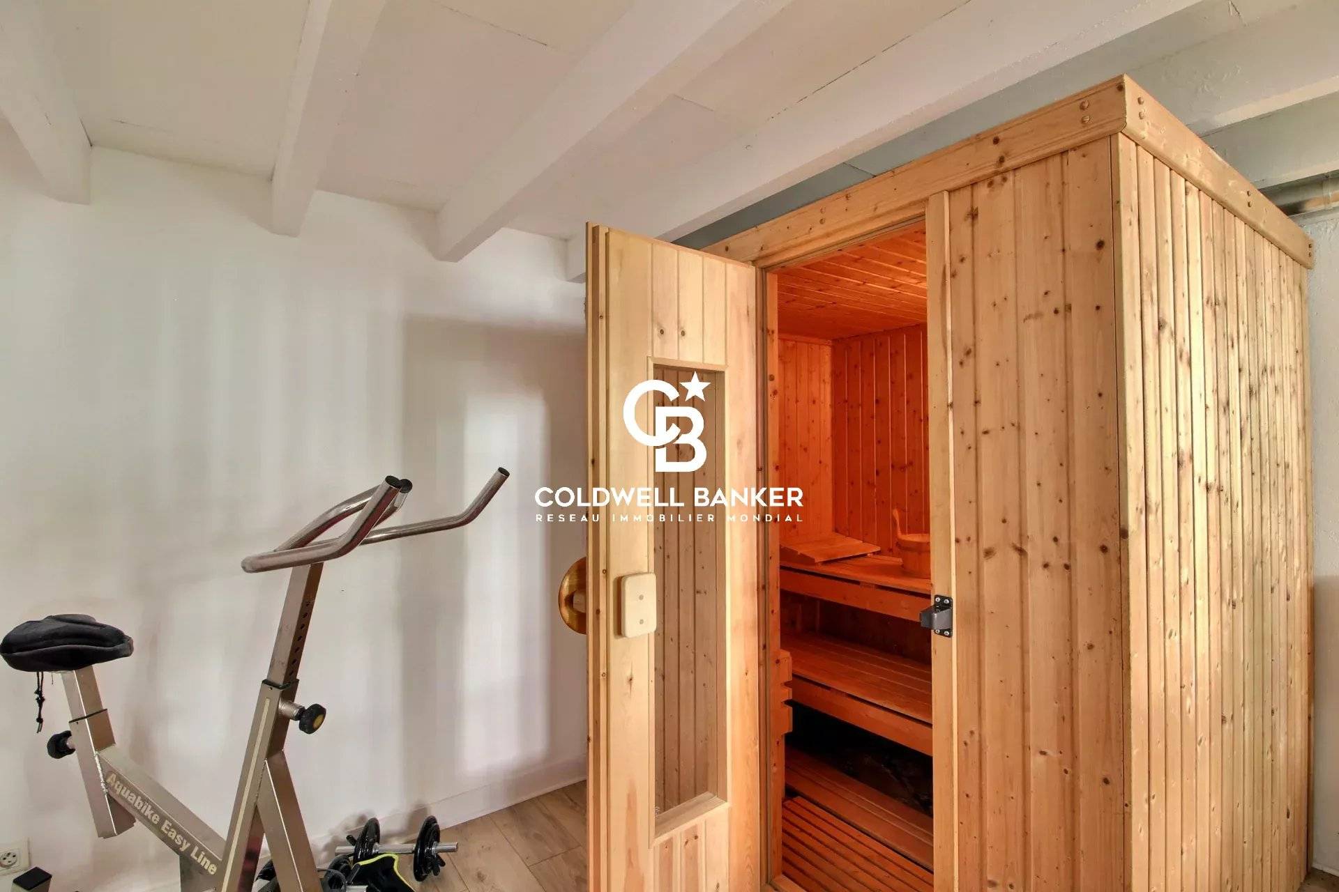 Maison d'exception 5 chambres Bordeaux - Chartrons : jardin, piscine et parking