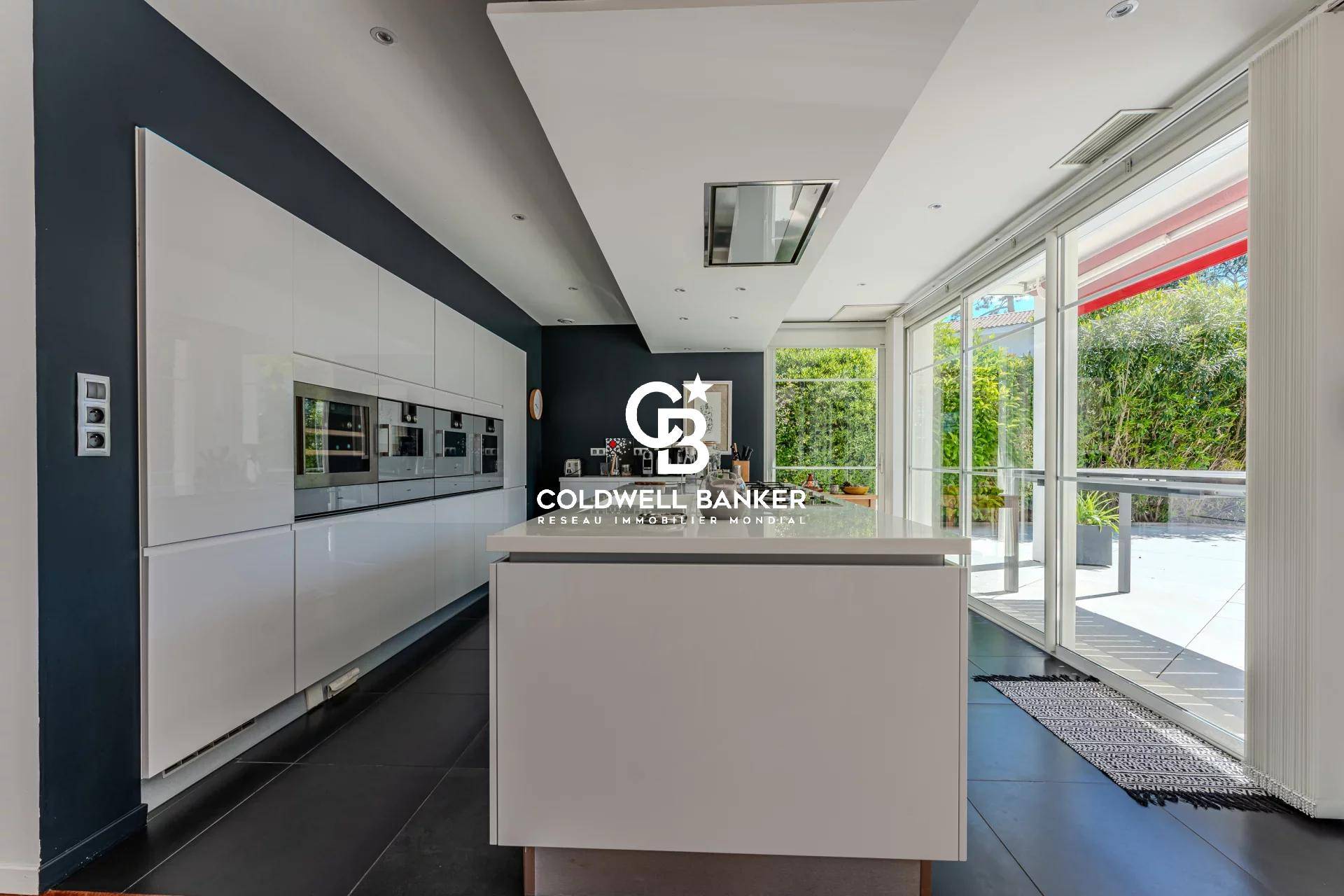 Maison d'architecte à vendre à Arcachon Abatilles - rénovée avec piscine