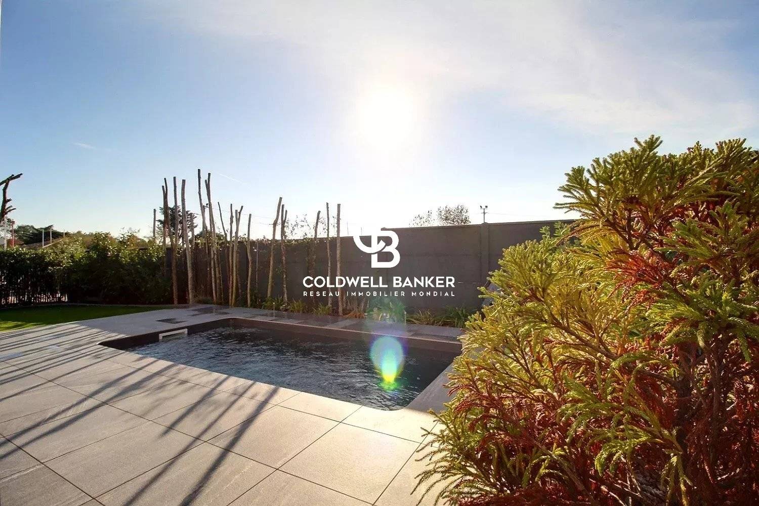 Maison à vendre à Lanton – villa neuve vue bassin avec terrasses, piscine et ascenseur