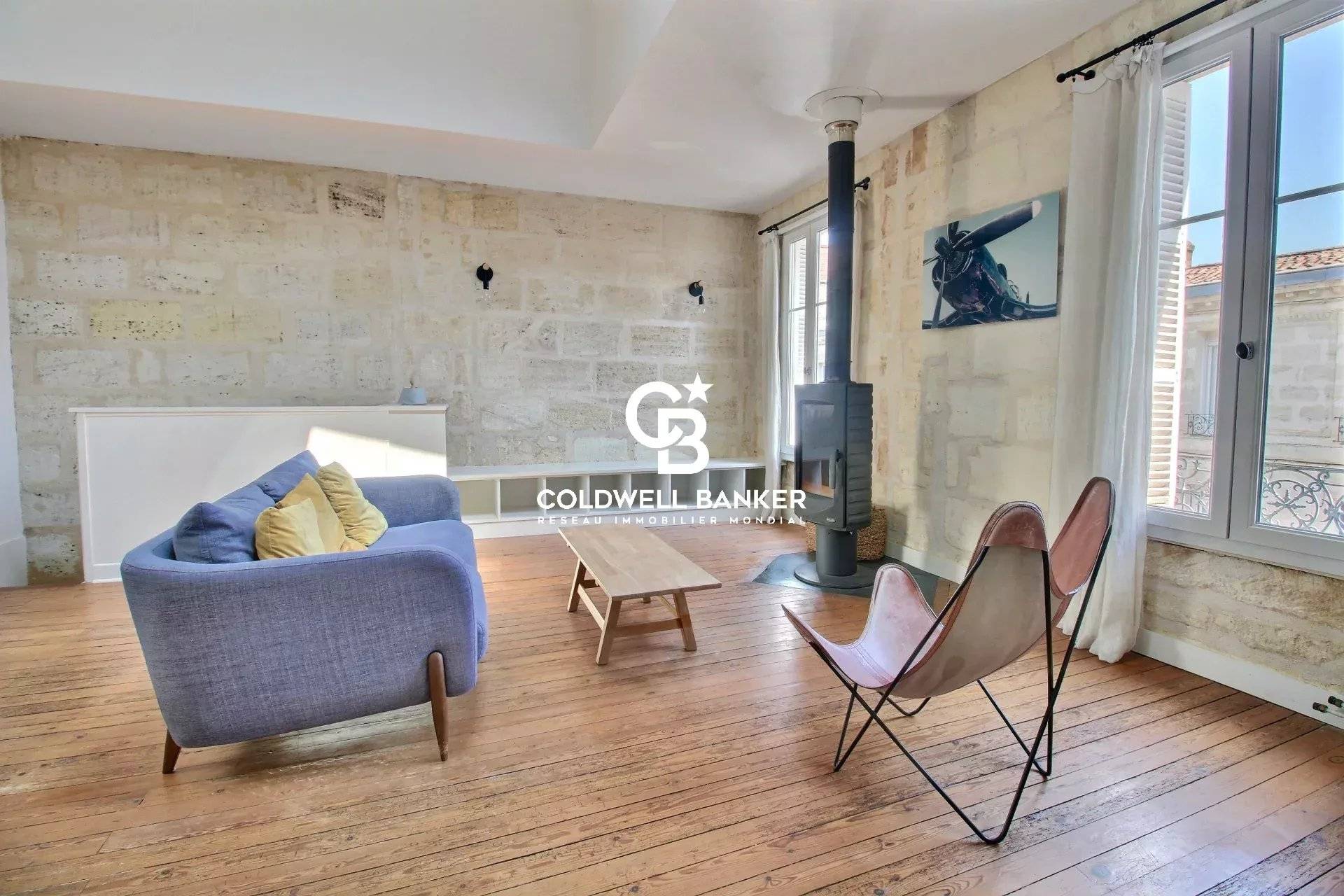 Maison à vendre Bordeaux Chartrons – prestations anciennes, 2 chambres, mezzanine et garage