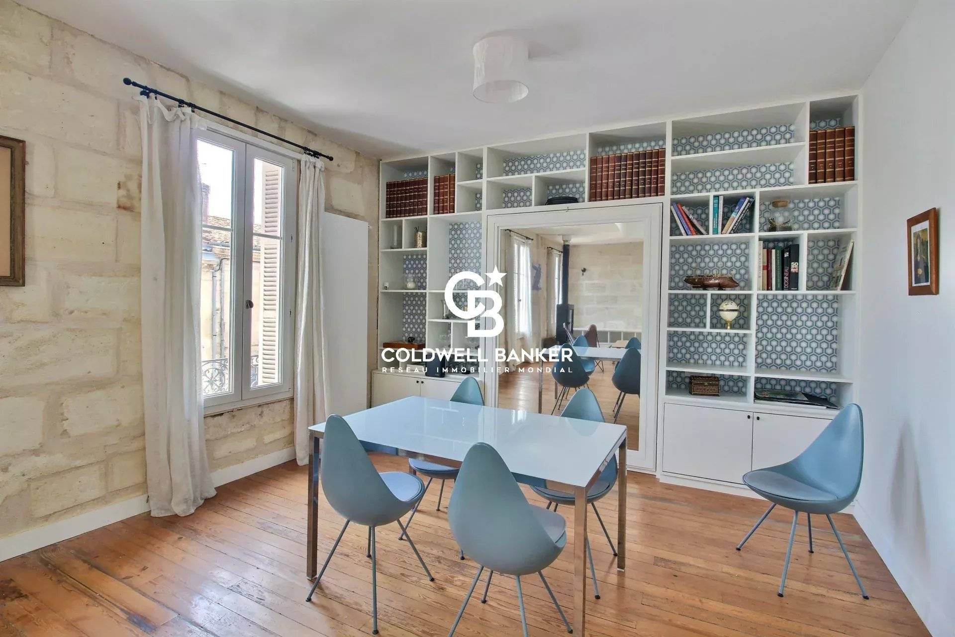 Maison à vendre Bordeaux Chartrons – prestations anciennes, 2 chambres, mezzanine et garage