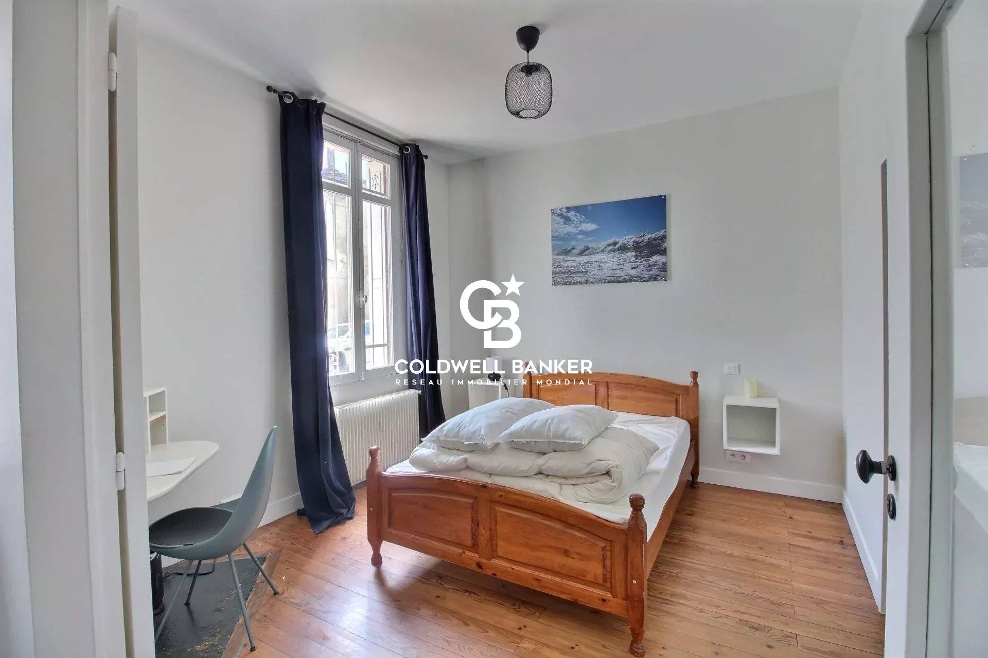 Maison à vendre Bordeaux Chartrons – prestations anciennes, 2 chambres, mezzanine et garage