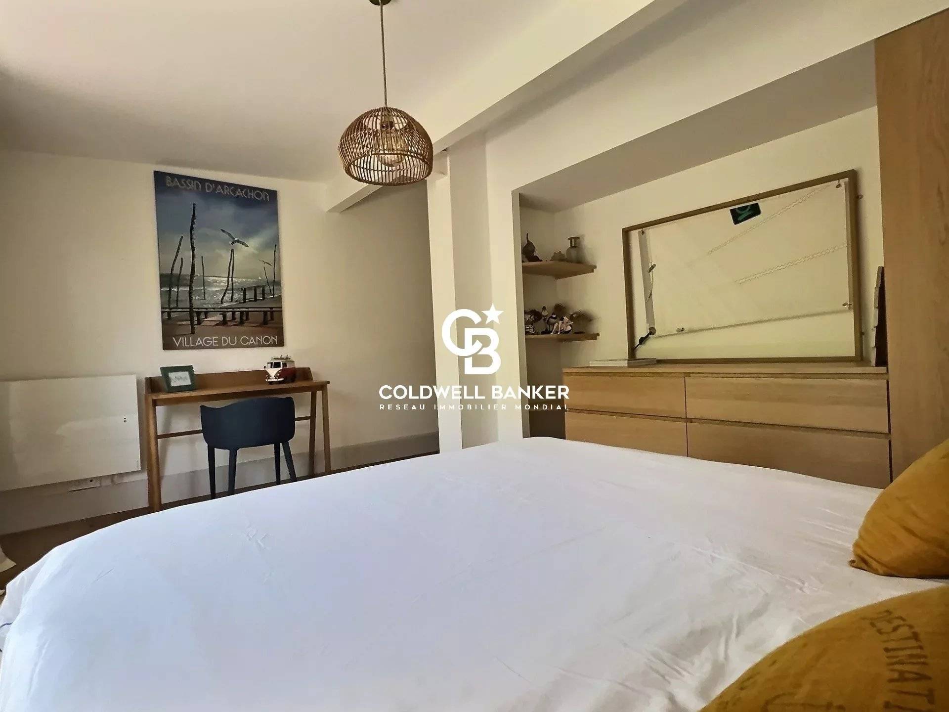 Maison à vendre au Canon Cap Ferret - rénovée avec piscine dans quartier recherché