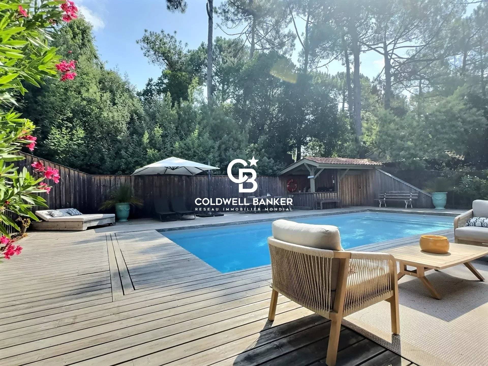 Maison à vendre au Canon Cap Ferret - rénovée avec piscine dans quartier recherché