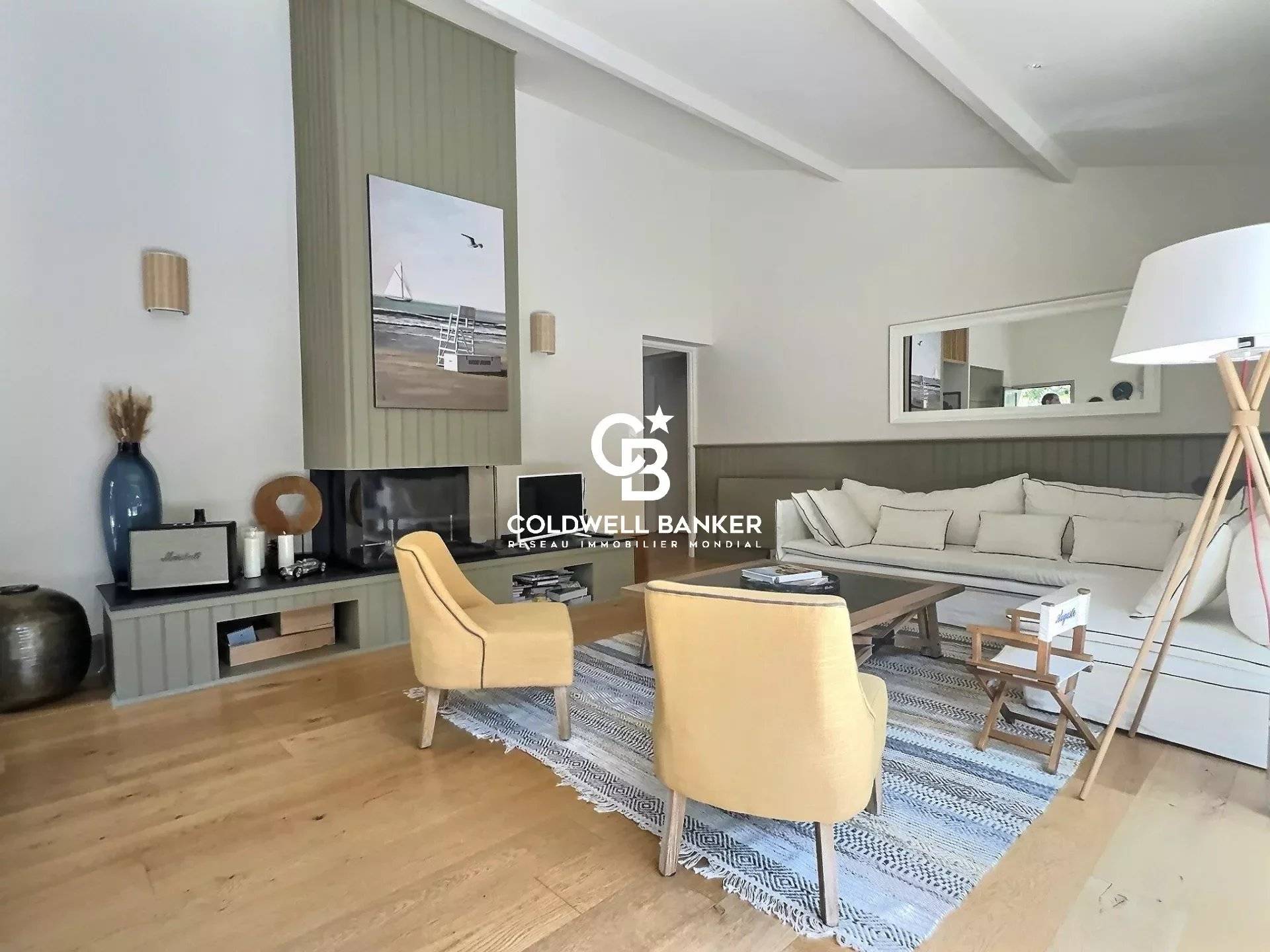 Maison à vendre au Canon Cap Ferret - rénovée avec piscine dans quartier recherché