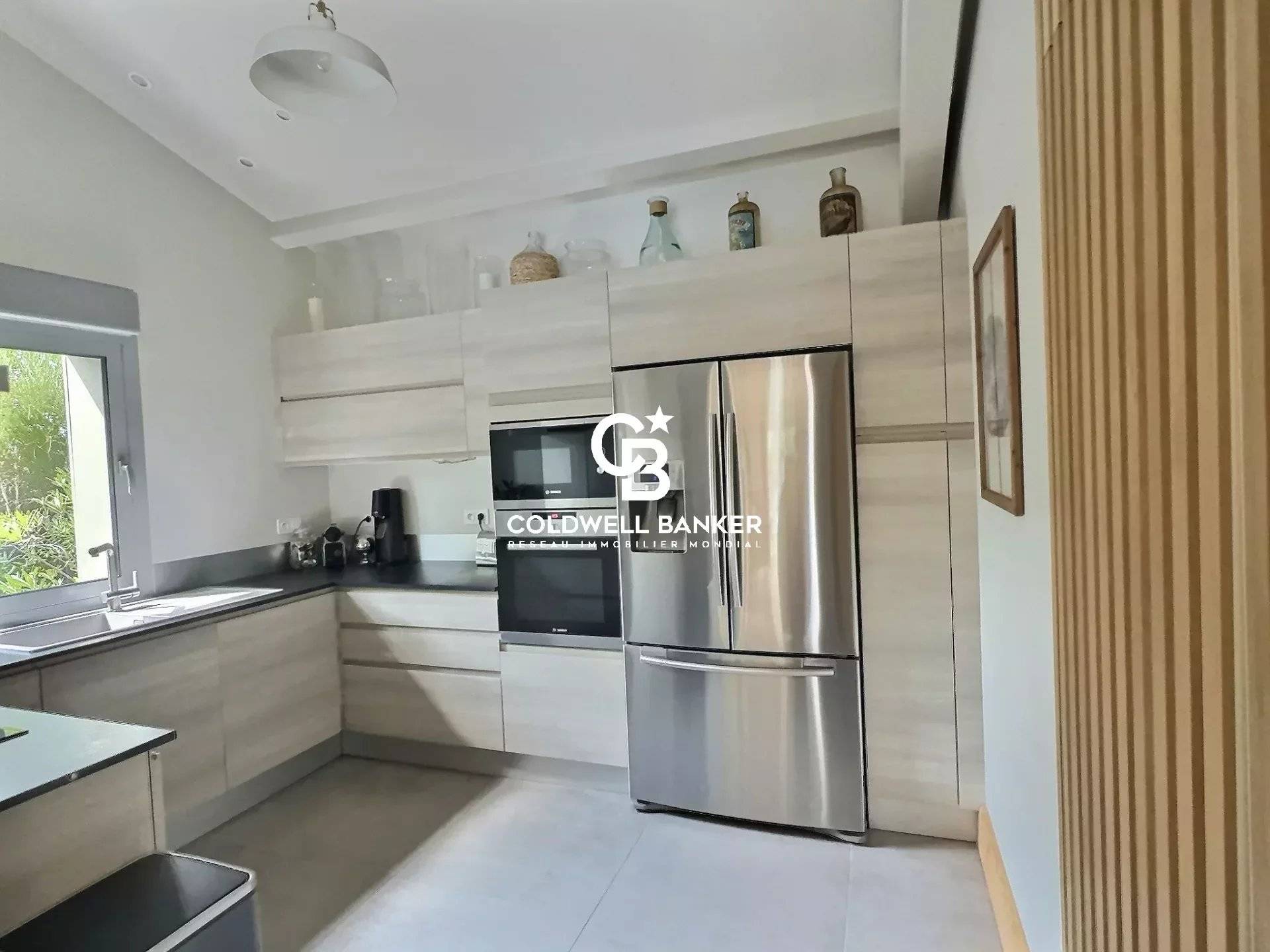 Maison à vendre au Canon Cap Ferret - rénovée avec piscine dans quartier recherché