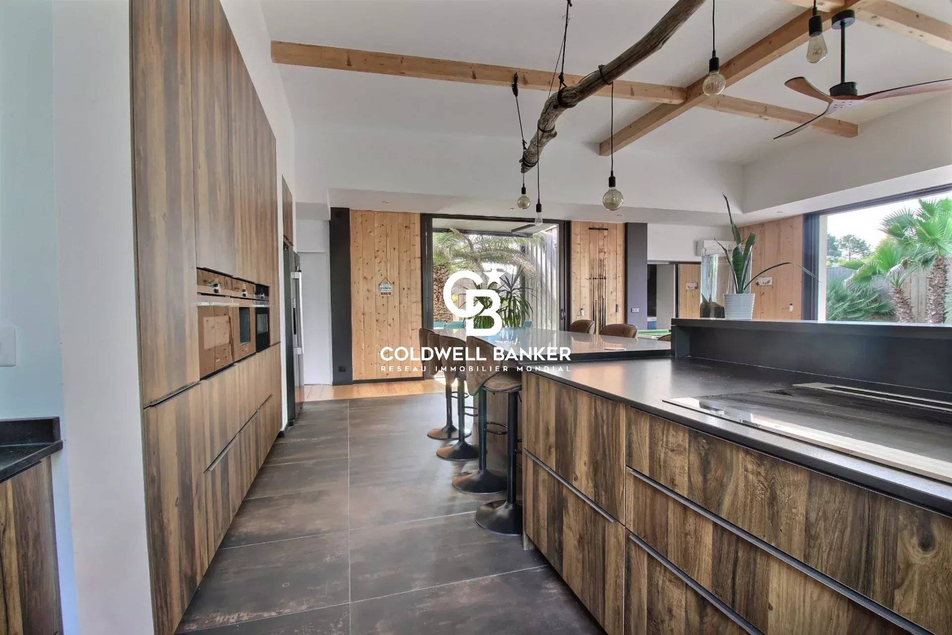 Maison à vendre à Gujan-Mestras - ossature bois, 5 chambres, prestations haut de gamme