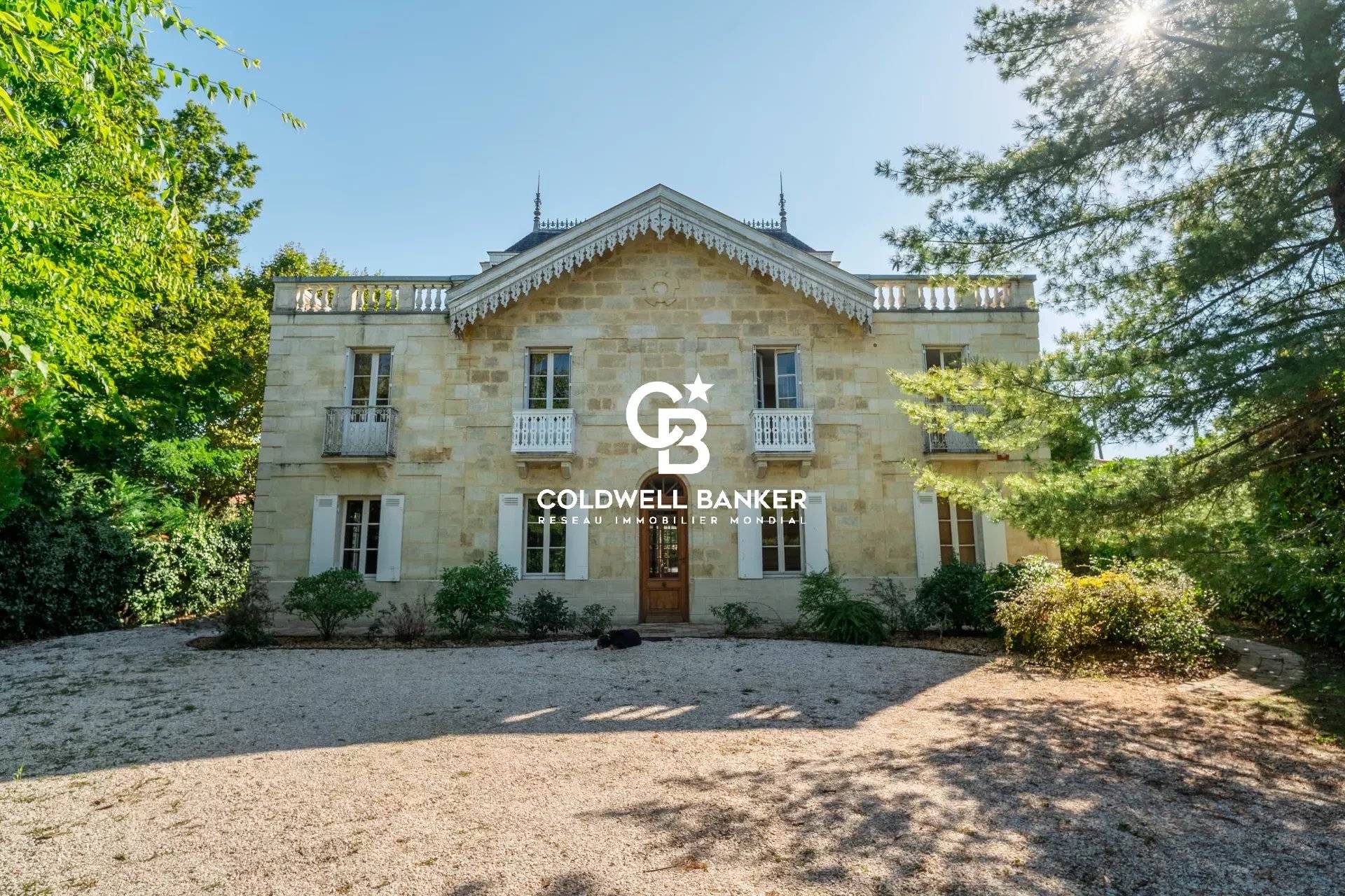 Maison de maître bordelaise à vendre à Bordeaux Caudéran - jardin paysagé, piscine et garages