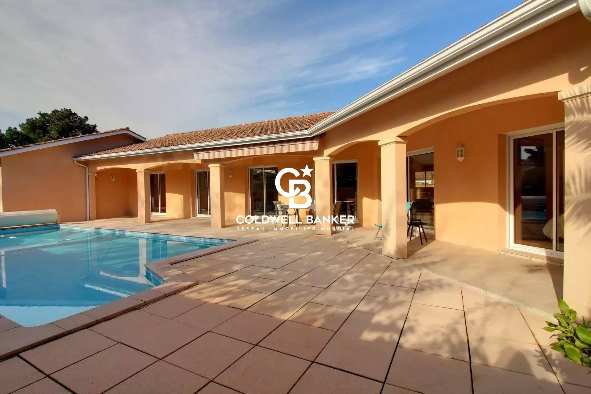 Maison à vendre à La Teste-de-Buch – plain-pied familial, 4 chambres, piscine, double garage et sans vis-à-vis