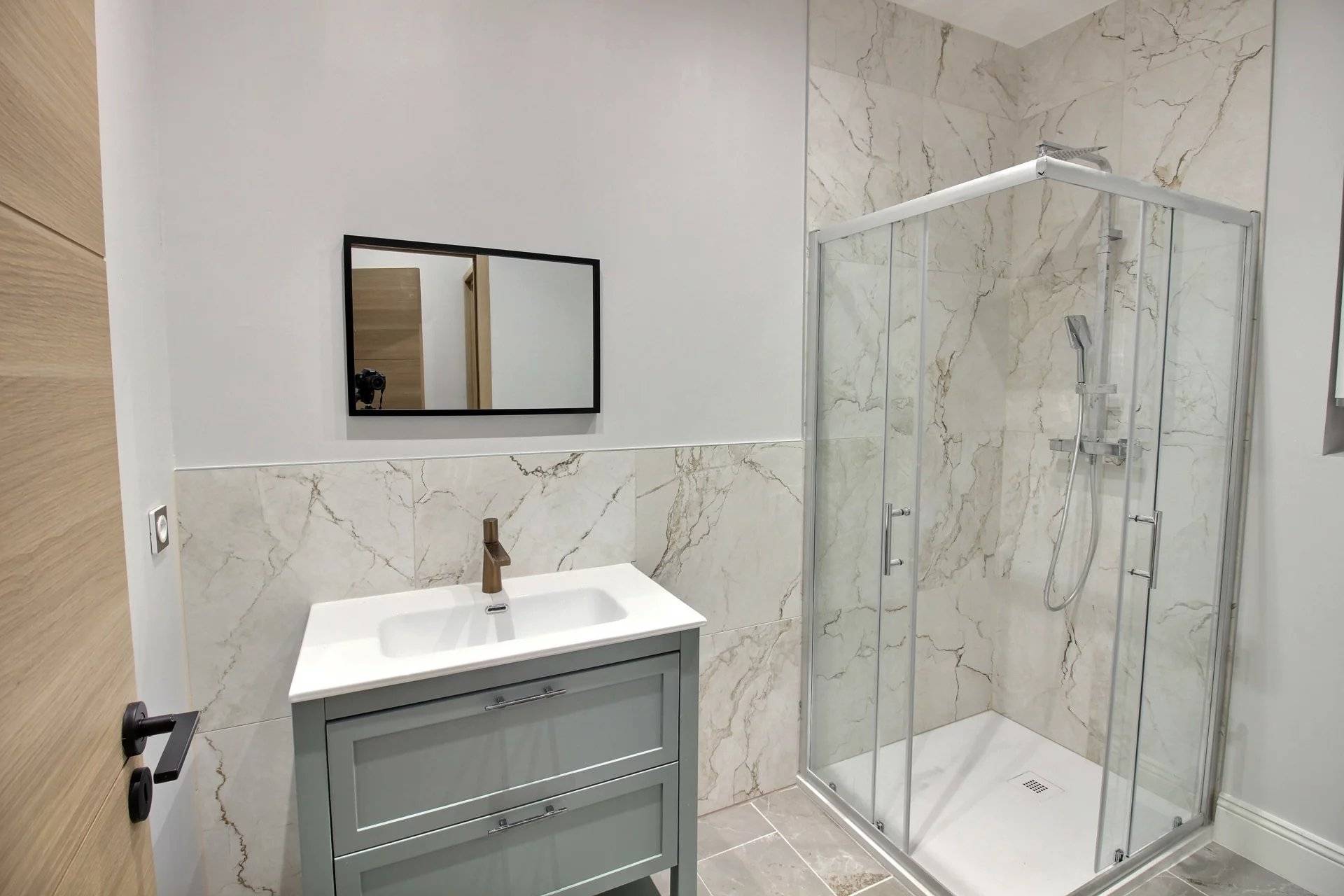 Superbe appartement rénové avec terrasse à Bordeaux quartier Saint Seurin