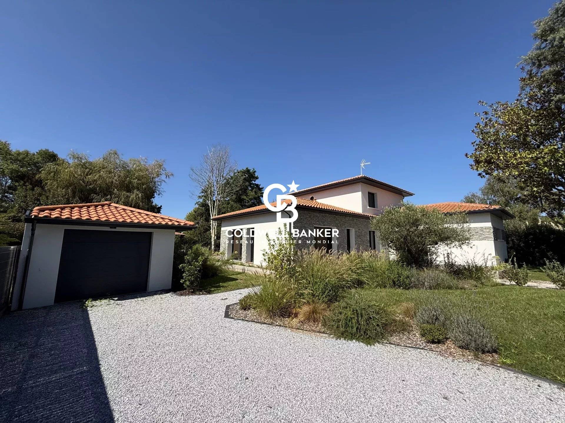 Maison à vendre à La Teste-de-Buch – villa rénovée au calme avec piscine, 4 chambres et grand garage