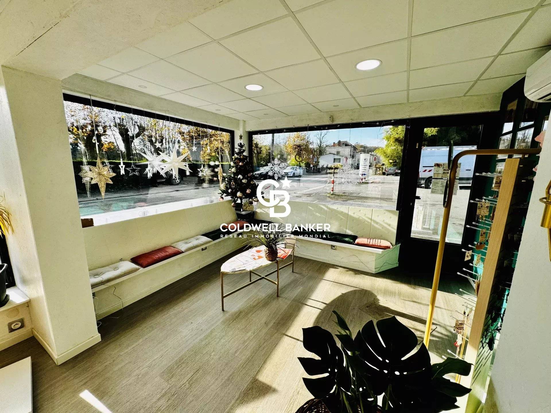 Immeuble à vendre à Montguyon – 4 lots rénovés, parkings privatifs, rendement locatif