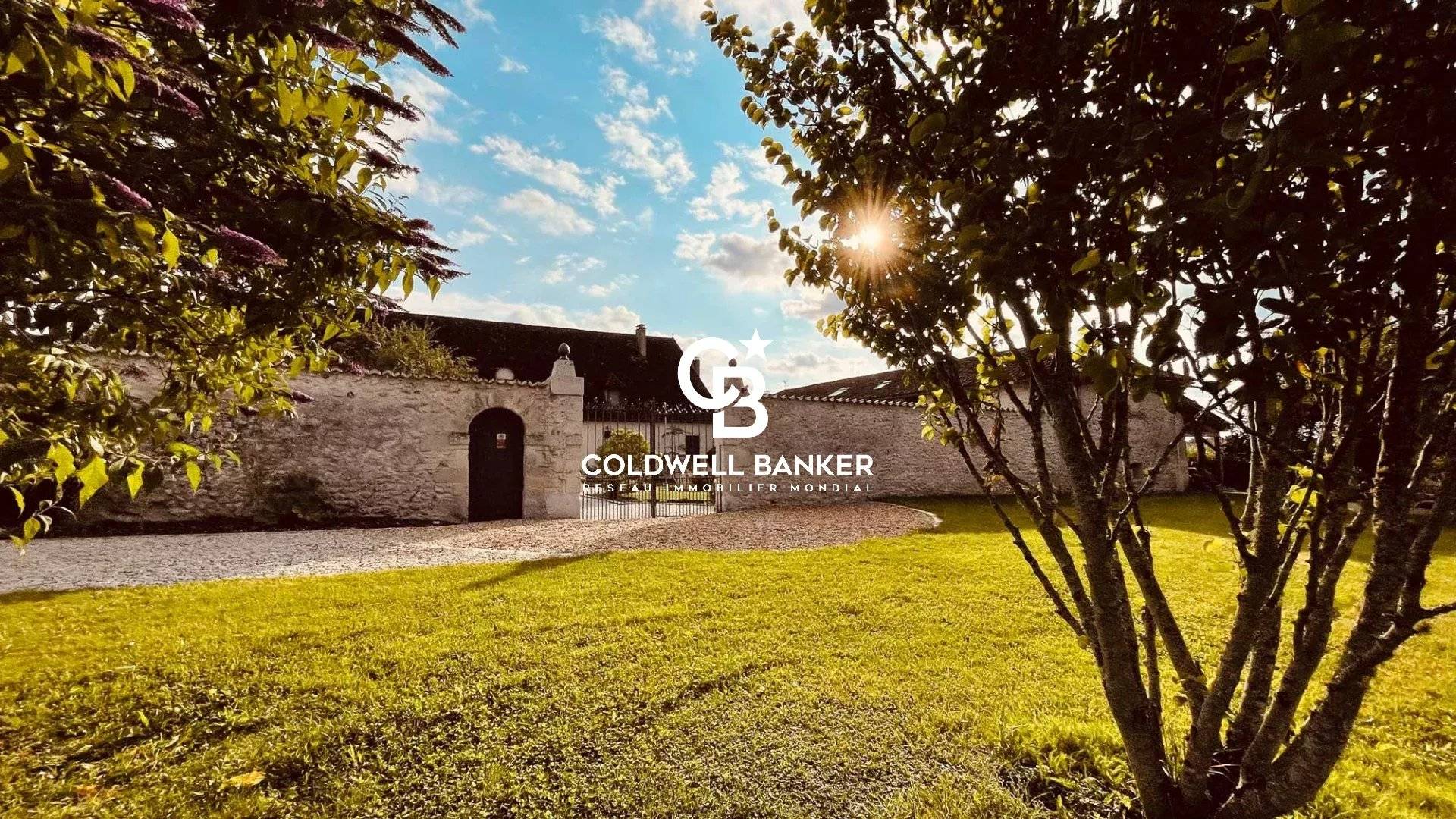 Maison à vendre Périgueux - Chartreuse du 16ème rénovée avec piscine intérieure 