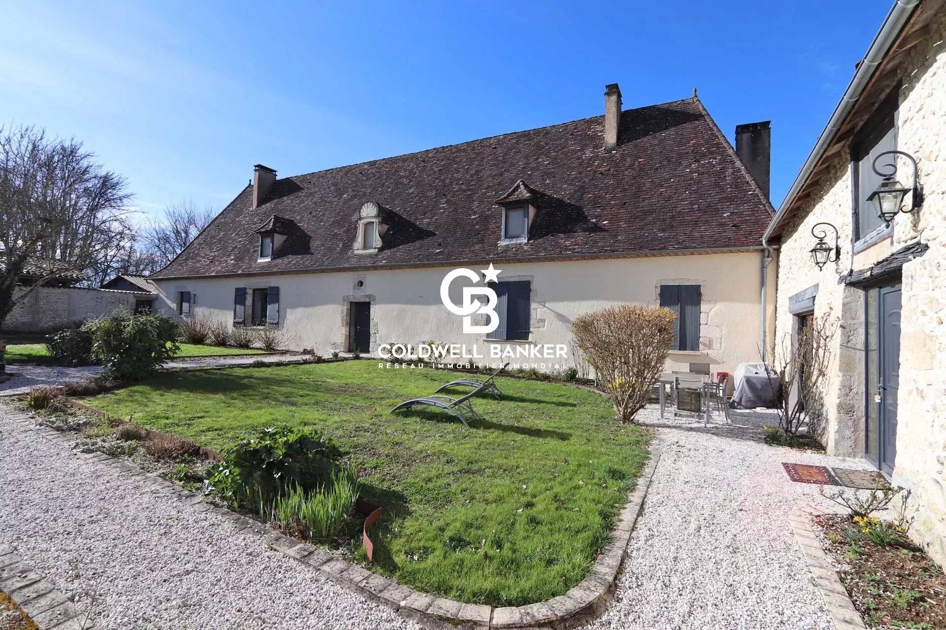 Maison à vendre Périgueux - Chartreuse du 16ème rénovée avec piscine intérieure 