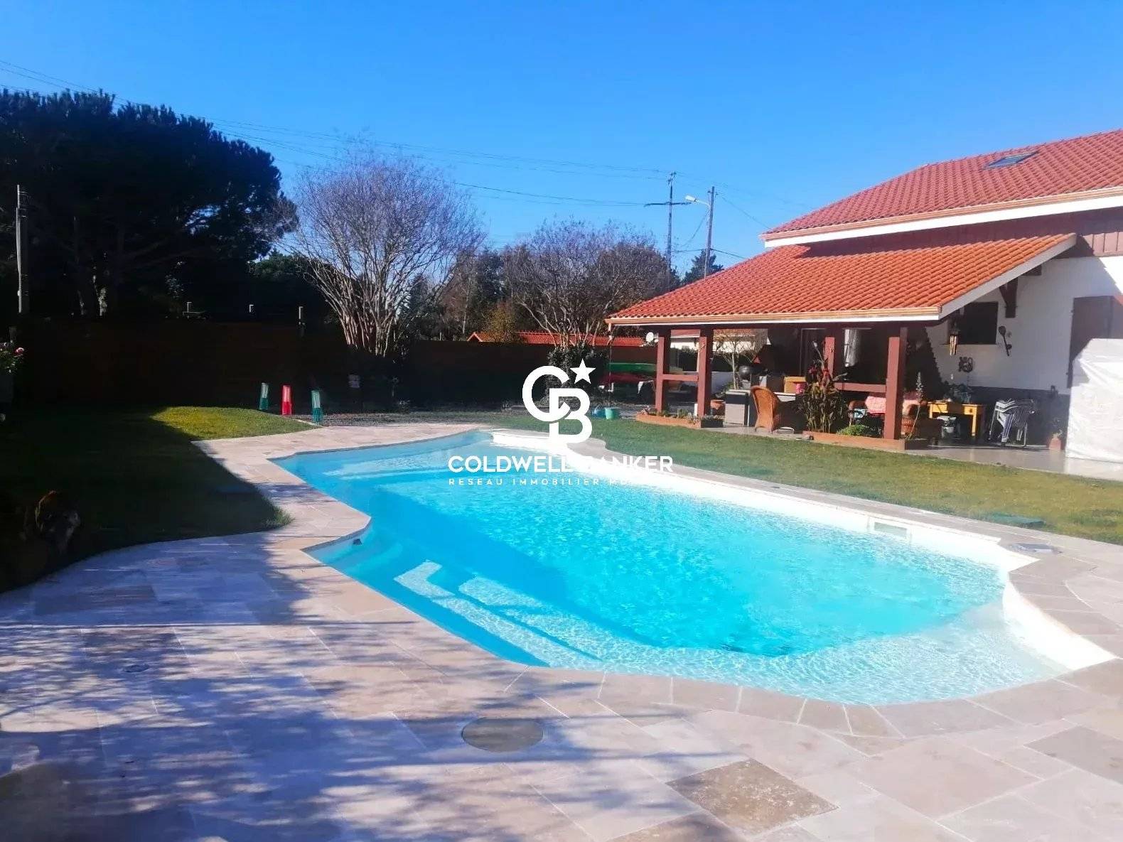 Maison à vendre à Sanguinet – familiale rénovée, piscine, 4 chambres et dépendance proche lac