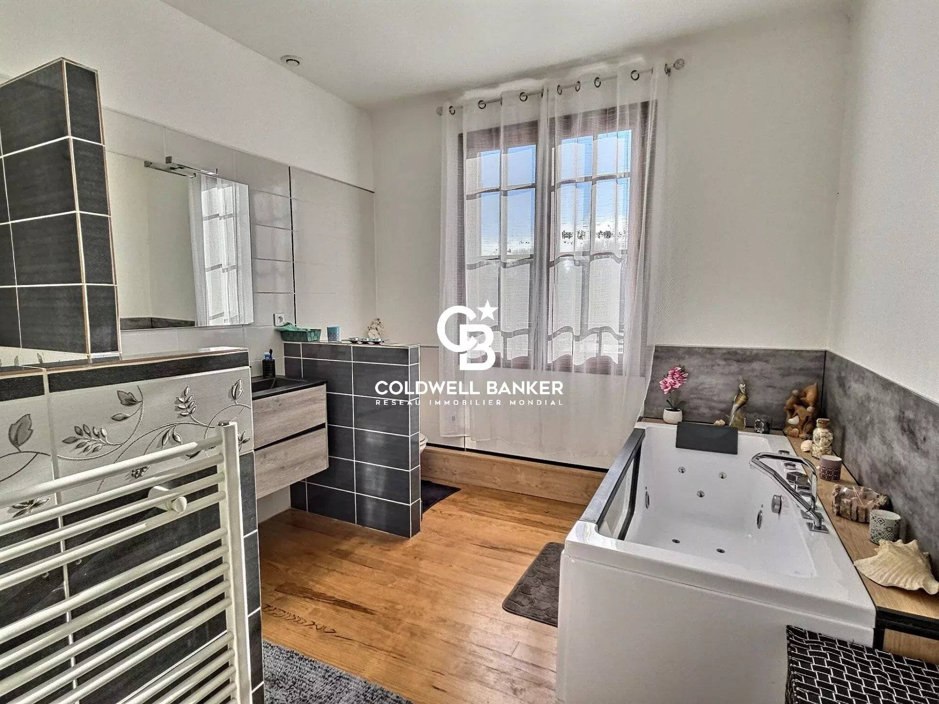 Maison à vendre à Sanguinet – familiale rénovée, piscine, 4 chambres et dépendance proche lac