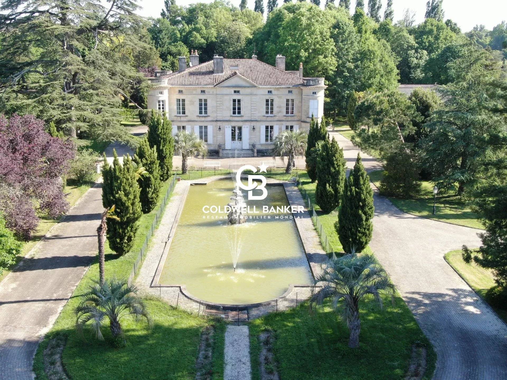 Château à vendre près de Bordeaux - 19e siècle, 7 chambres, parc de 2 hectares, piscine et chapelle