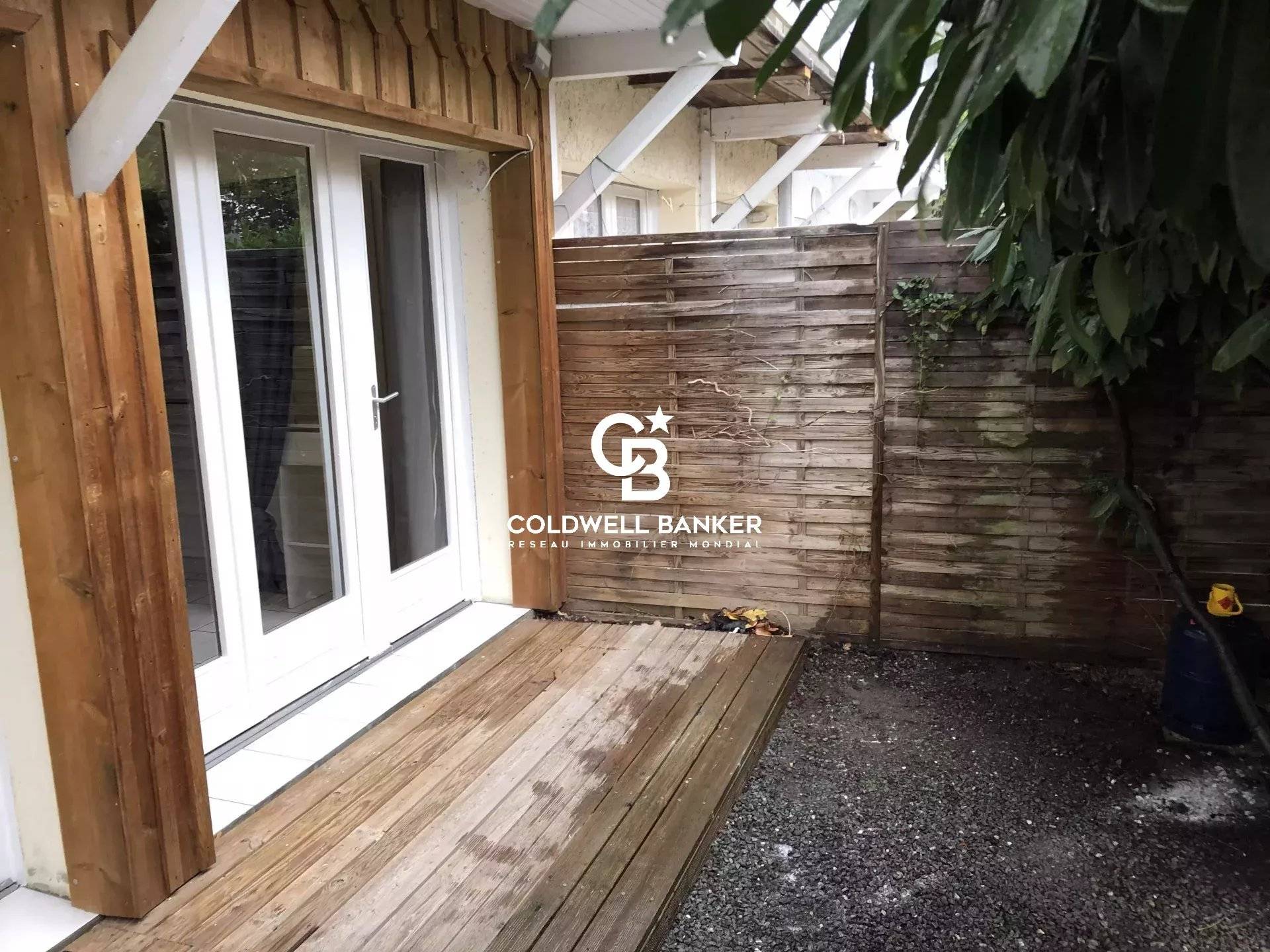 Maison à vendre à Arès – T4 en duplex avec studio indépendant, jardin et terrasse