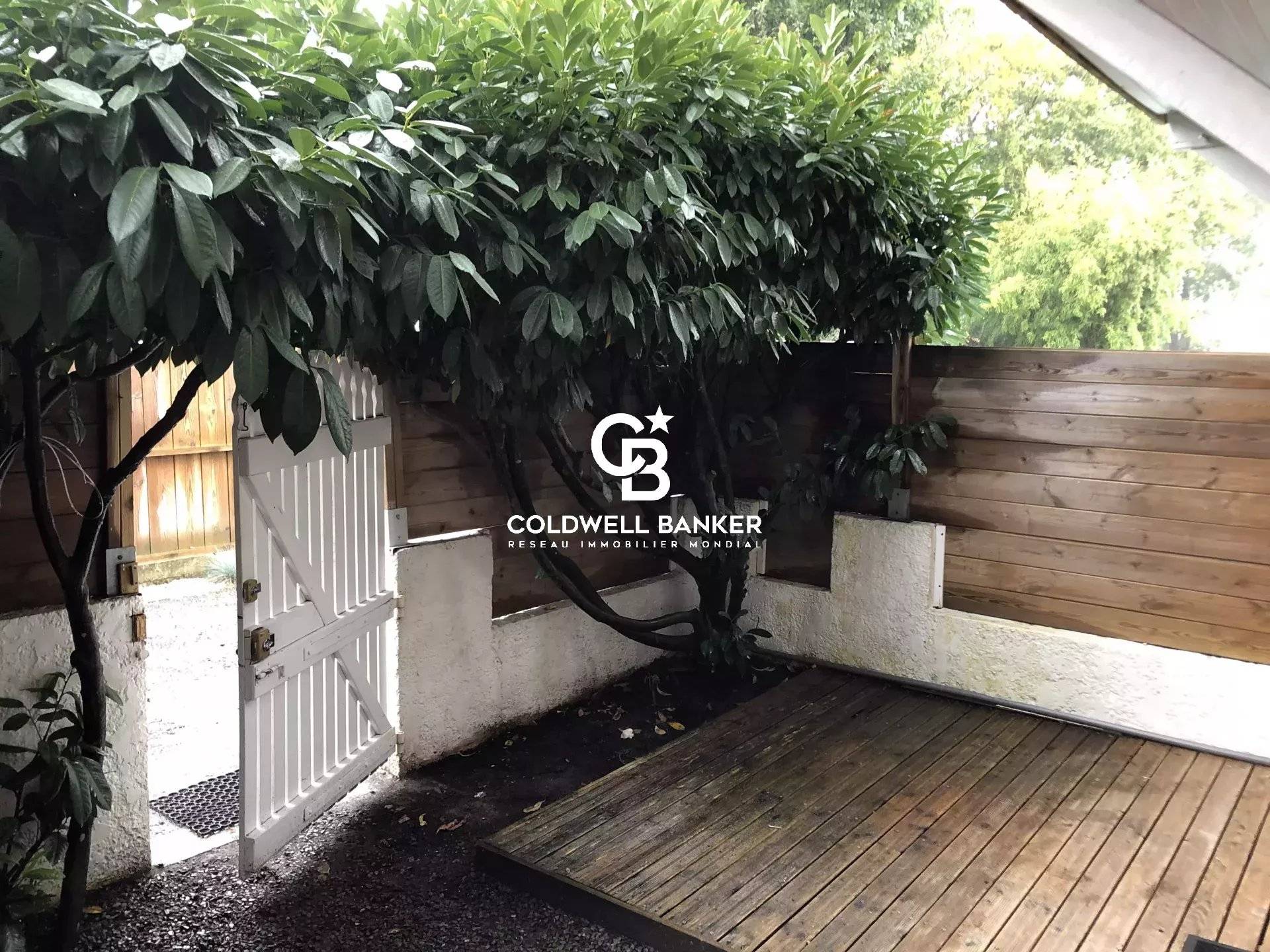 Maison à vendre à Arès – T4 en duplex avec studio indépendant, jardin et terrasse