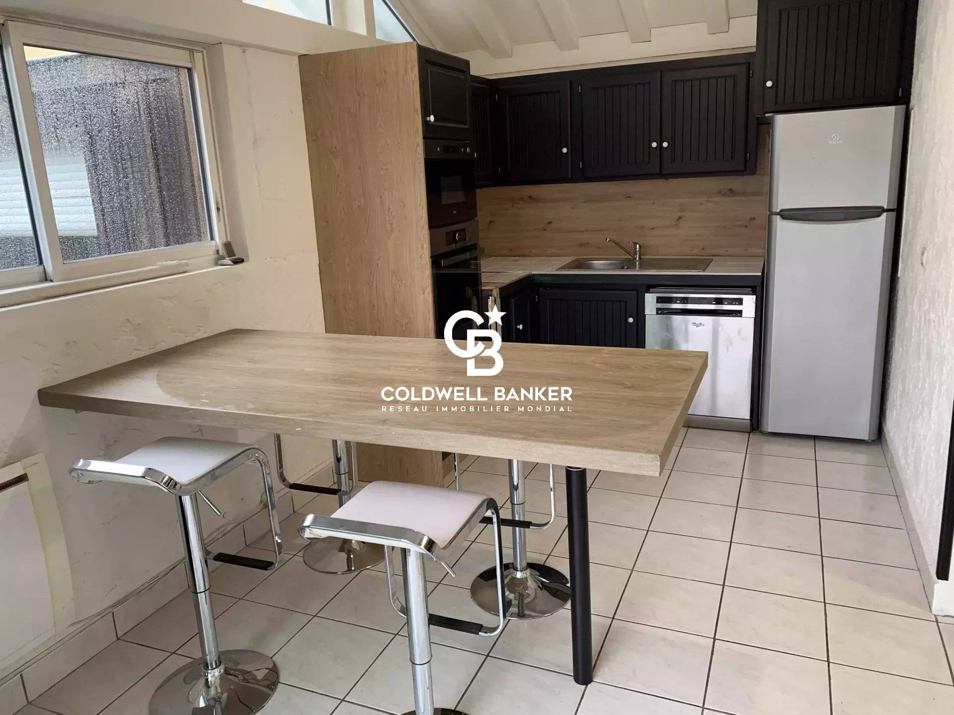 Maison à vendre à Arès – T4 en duplex avec studio indépendant, jardin et terrasse