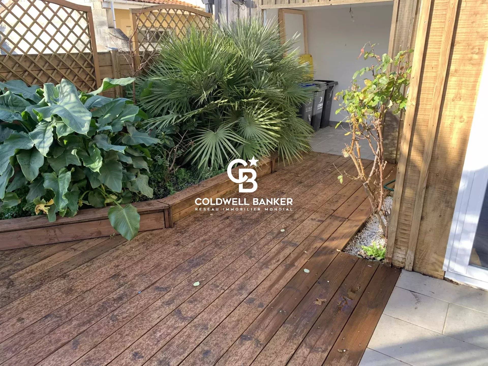 Maison à vendre à Arès – T4 en duplex avec studio indépendant, jardin et terrasse