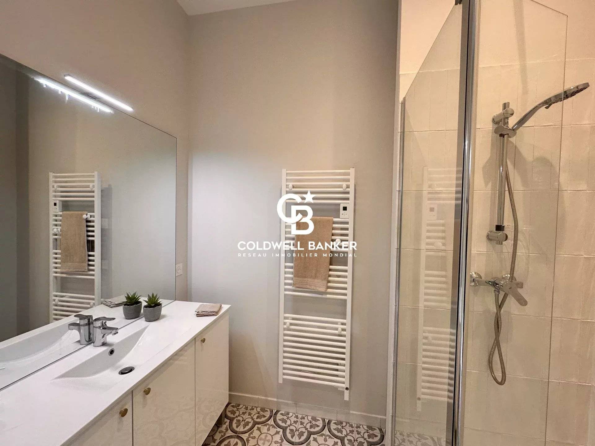 Appartement à vendre à Bordeaux - Palais Gallien, T4 traversant, balcon filant, rénovation soignée