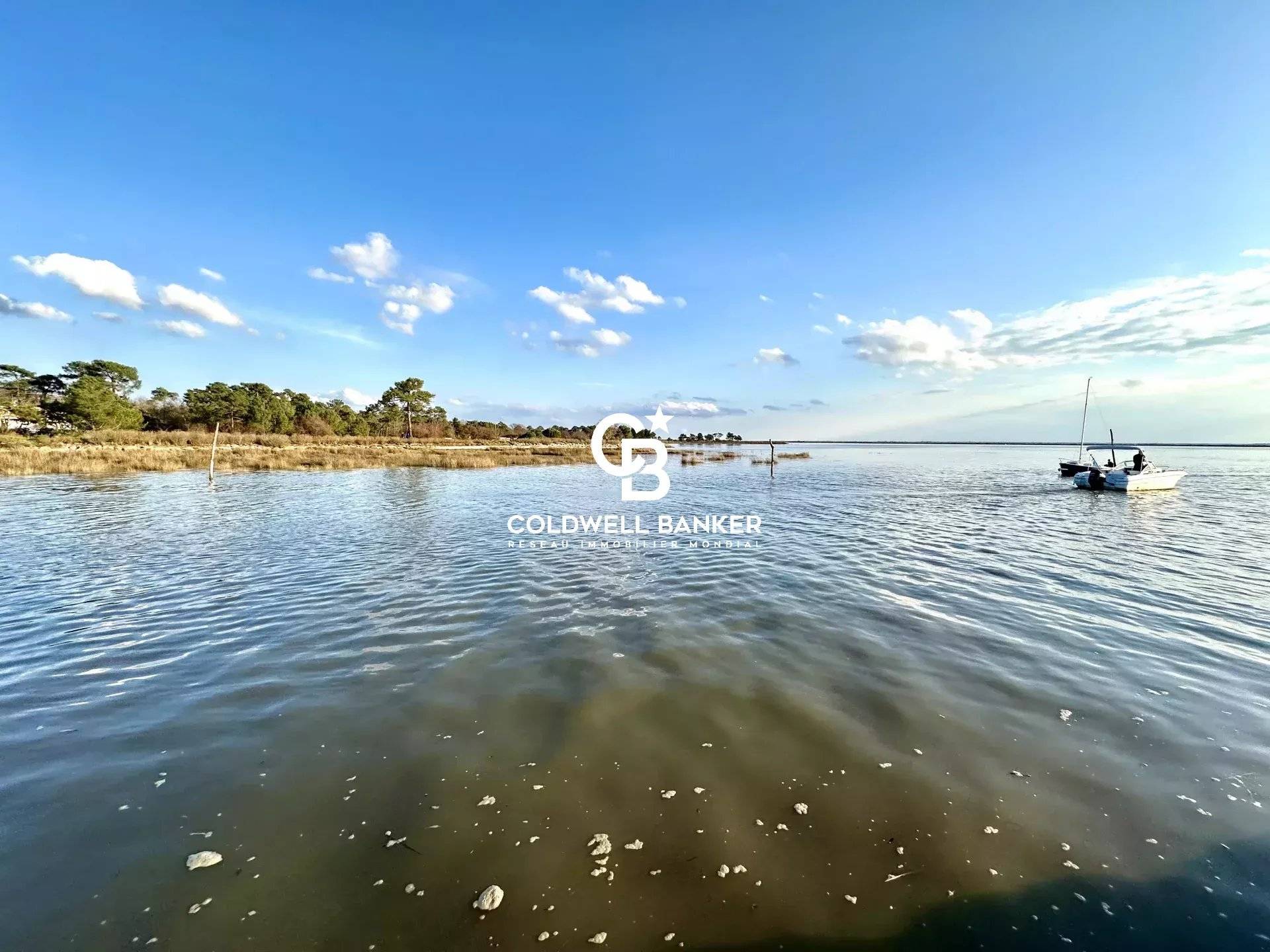 Maison à vendre à Lanton - vue bassin, architecture bois, 267 m²