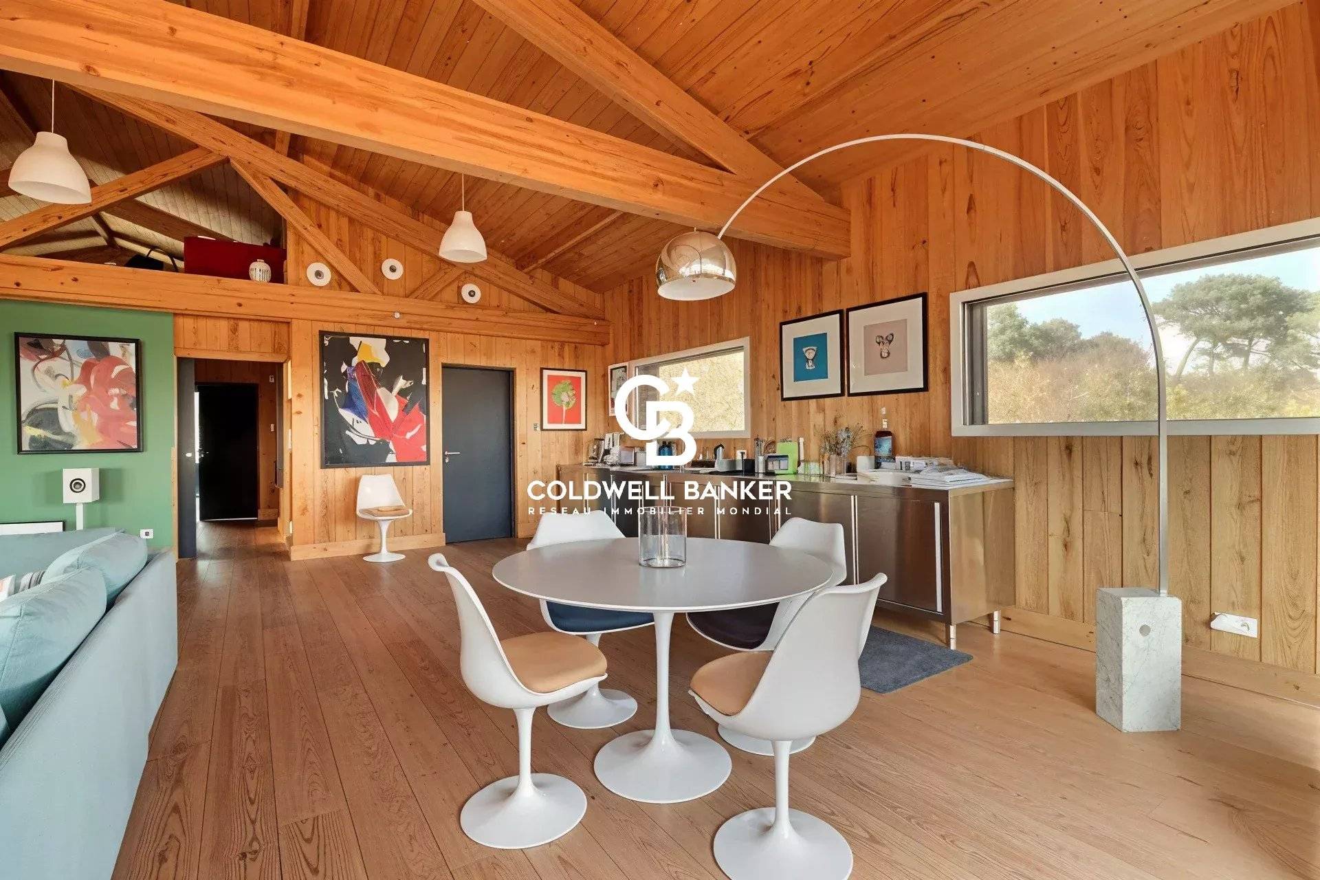 Maison à vendre à Lanton - vue bassin, architecture bois, 267 m²