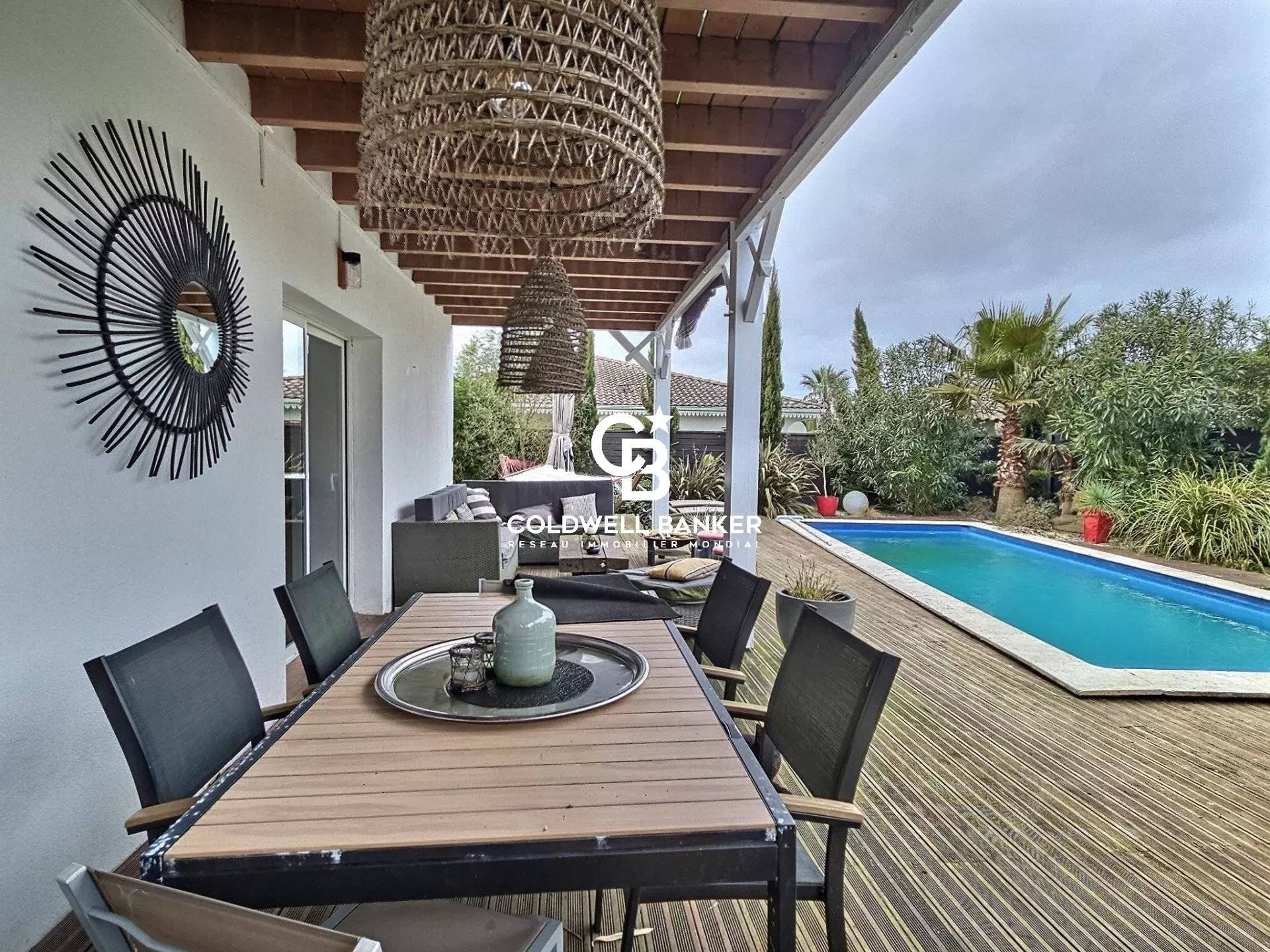 Maison à vendre à Gujan-Mestras – contemporaine avec piscine et appartement indépendant