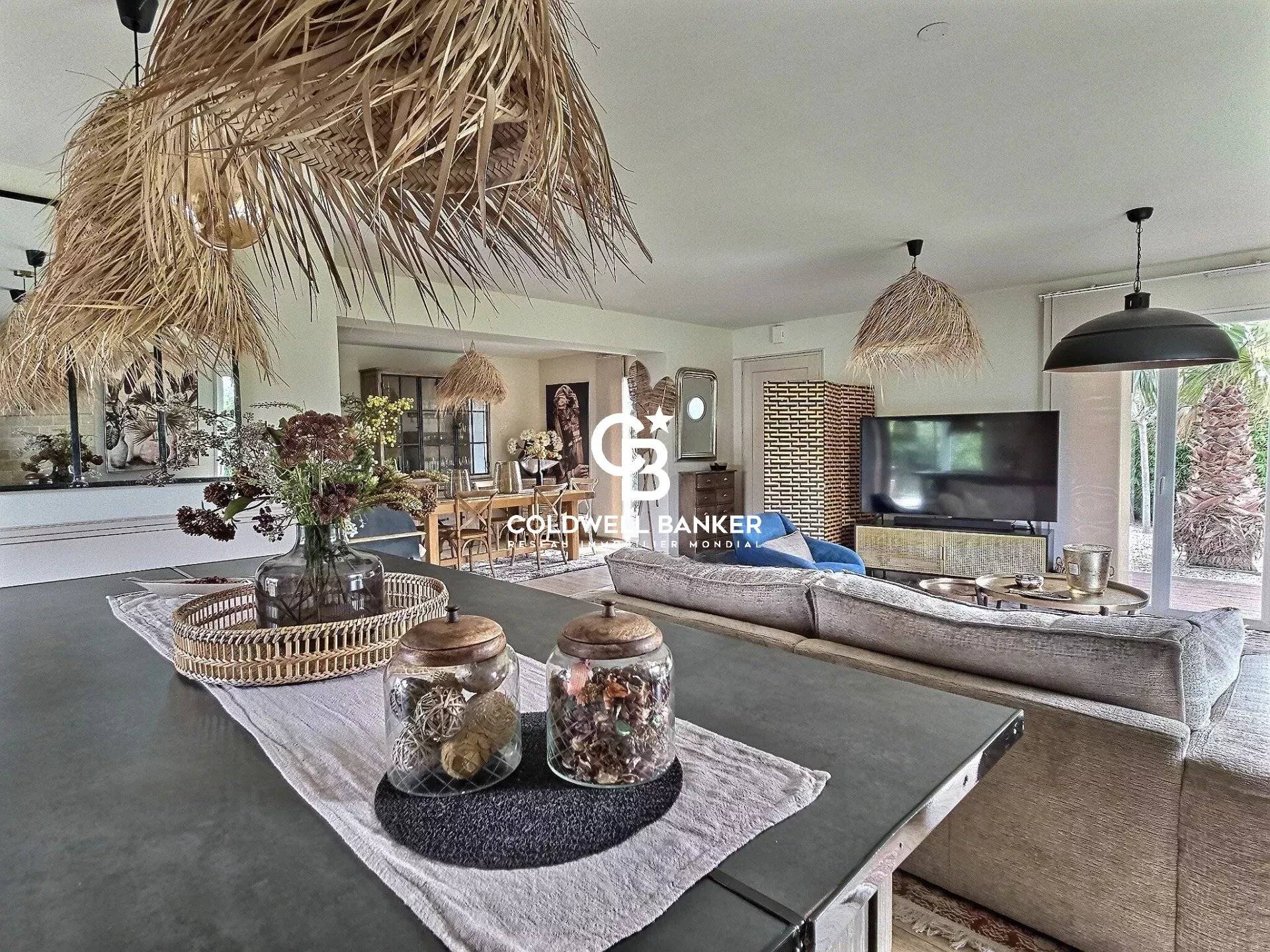 Maison à vendre à Gujan-Mestras – contemporaine avec piscine et appartement indépendant