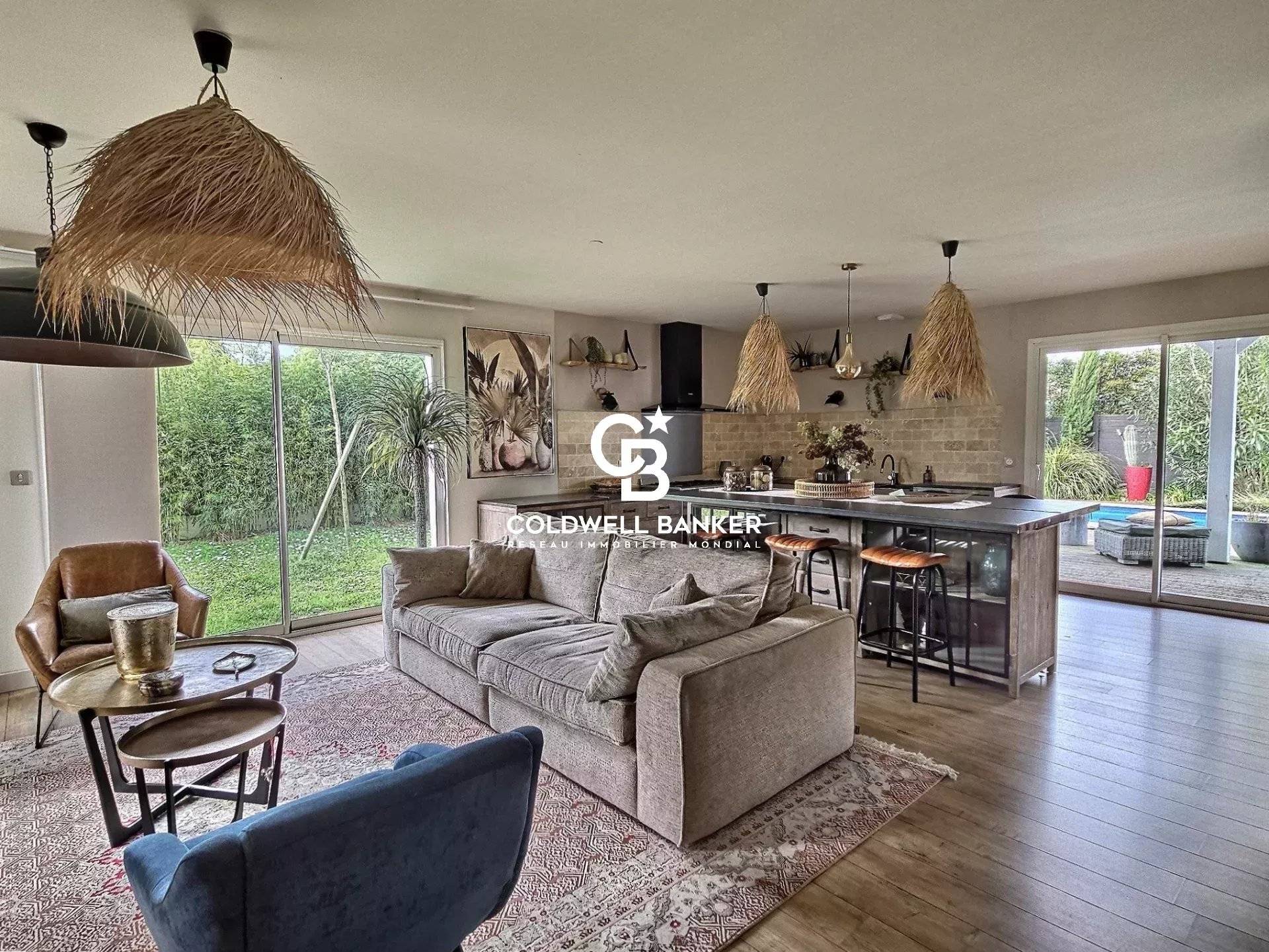 Maison à vendre à Gujan-Mestras – contemporaine avec piscine et appartement indépendant