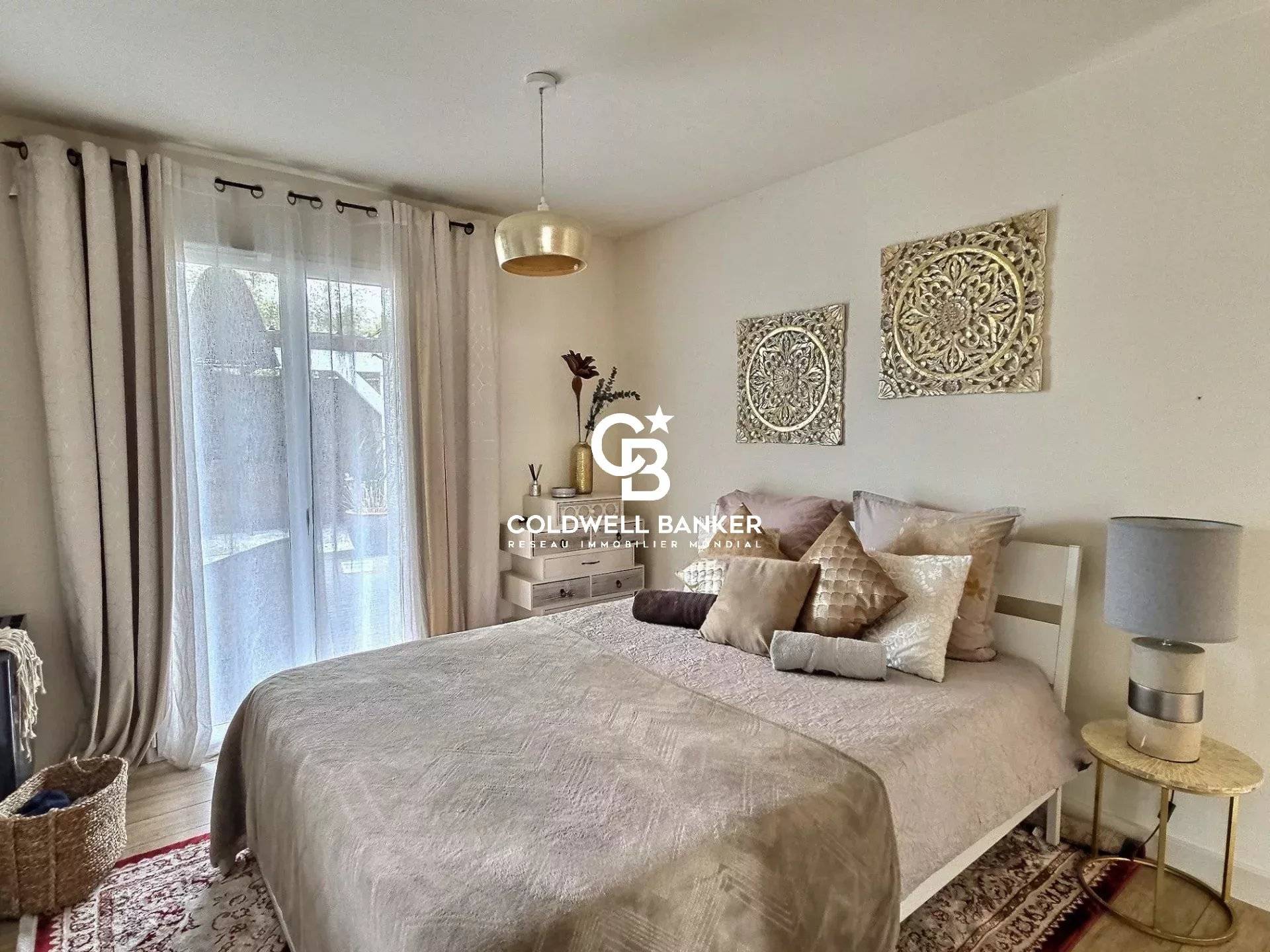 Maison à vendre à Gujan-Mestras – contemporaine avec piscine et appartement indépendant