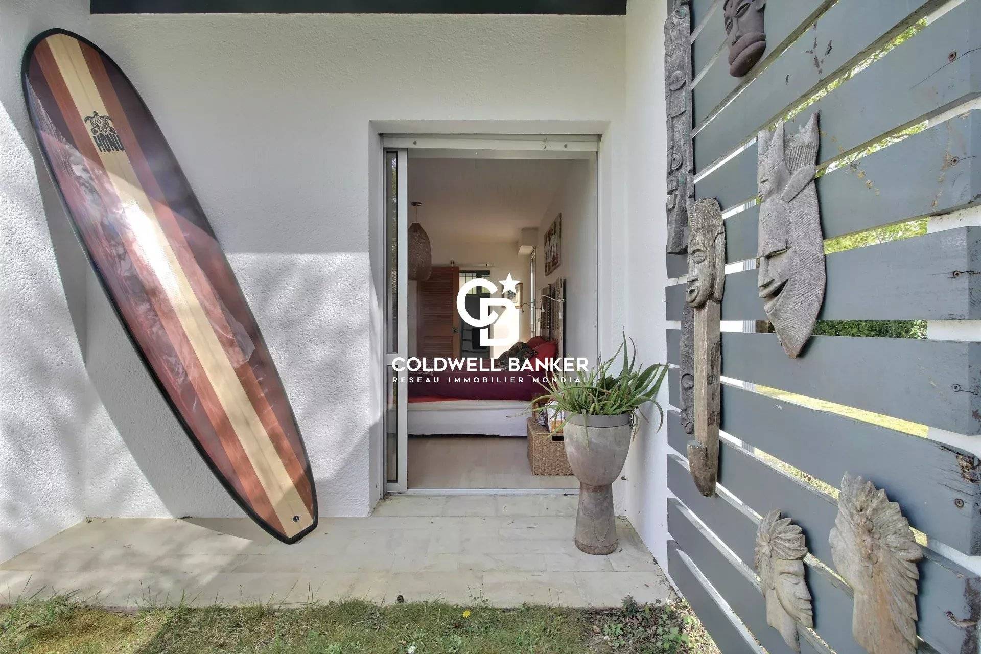 Maison contemporaine à vendre à Gujan-Mestras - vaste terrain, piscine et garage