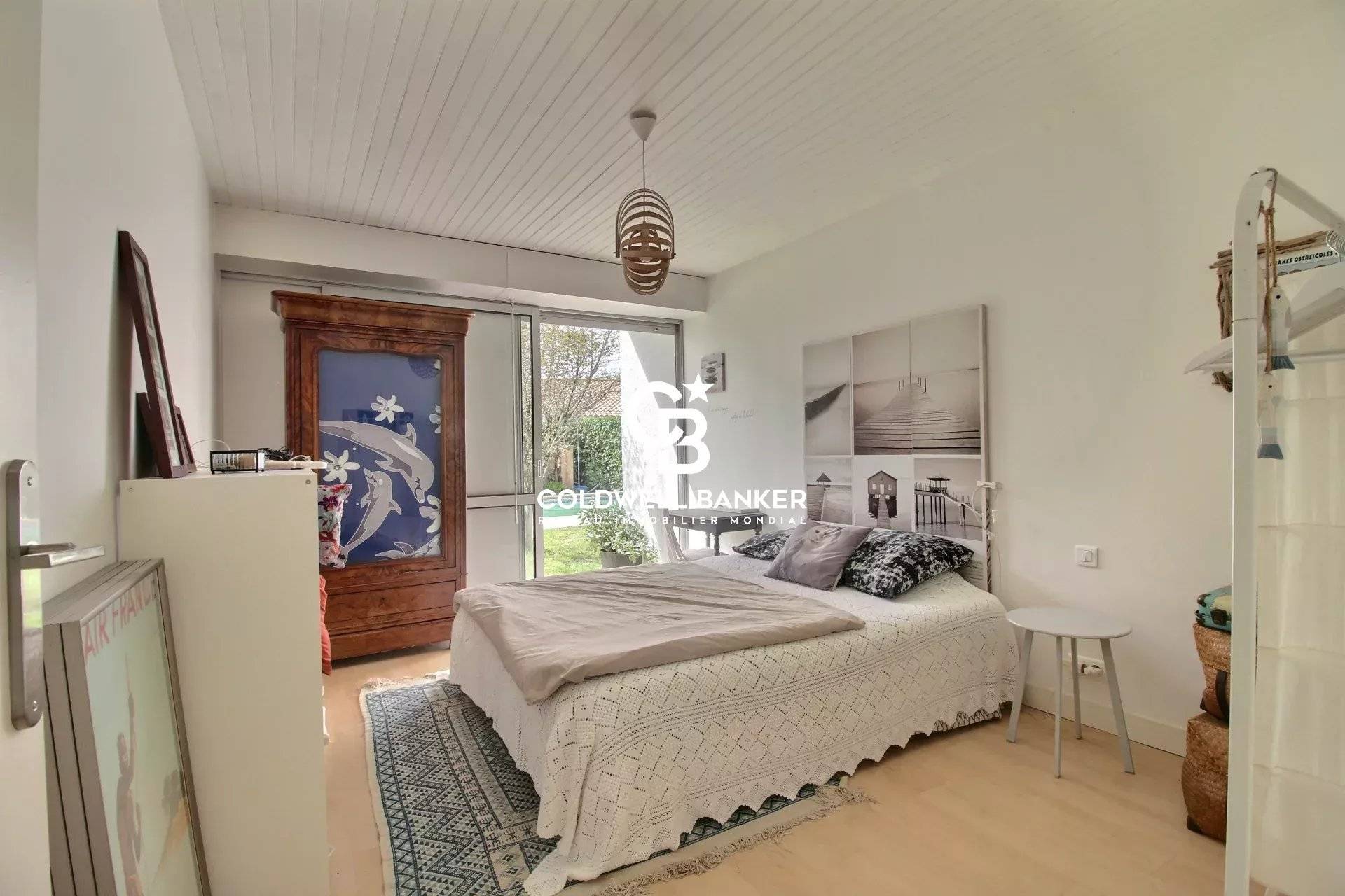 Maison contemporaine à vendre à Gujan-Mestras - vaste terrain, piscine et garage