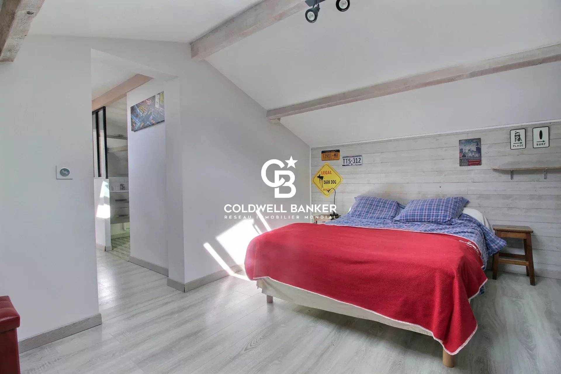 Maison contemporaine à vendre à Gujan-Mestras - vaste terrain, piscine et garage