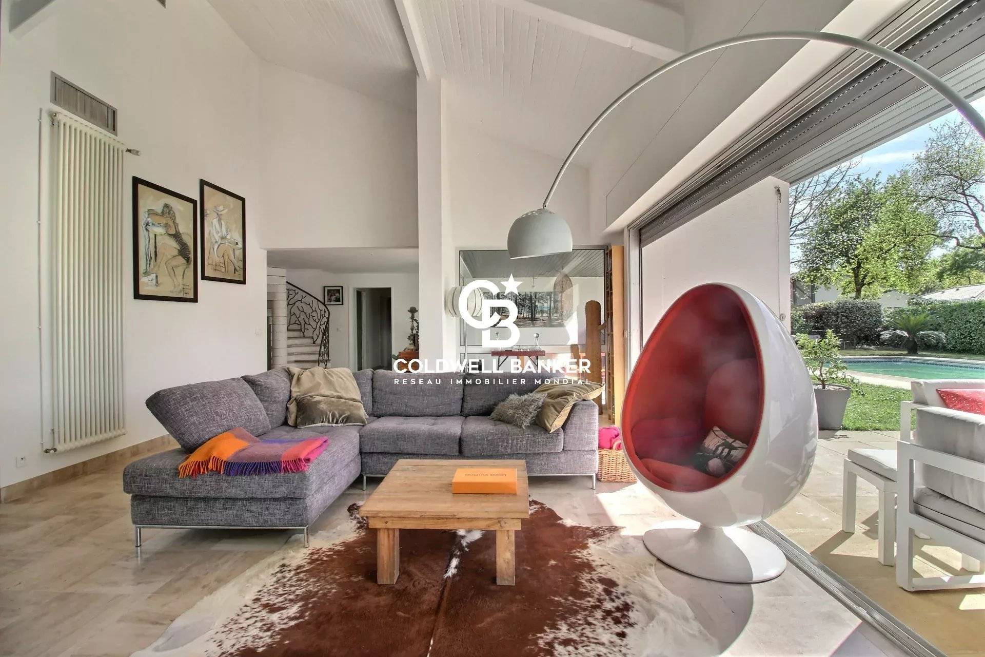 Maison contemporaine à vendre à Gujan-Mestras - vaste terrain, piscine et garage