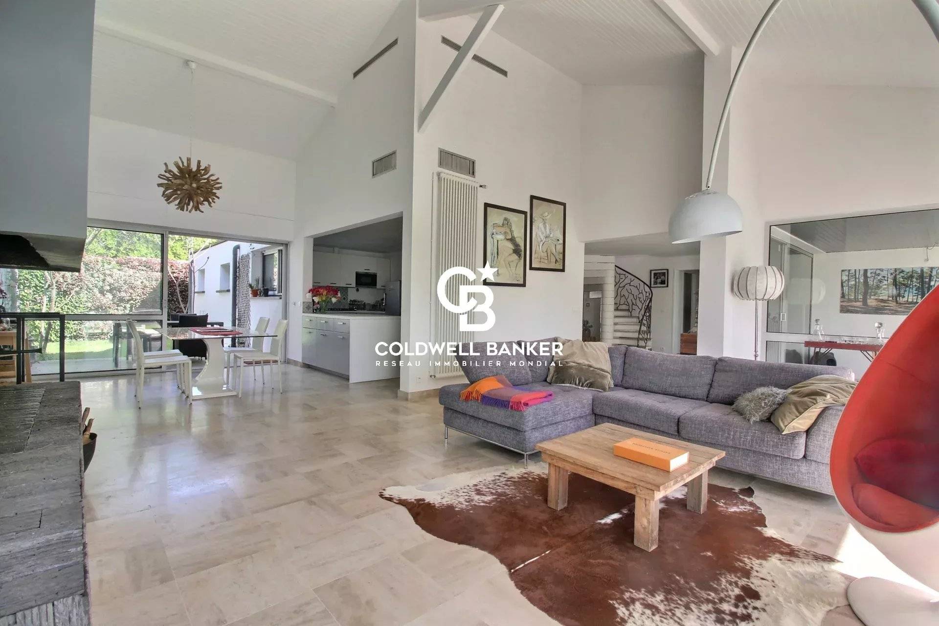 Maison contemporaine à vendre à Gujan-Mestras - vaste terrain, piscine et garage