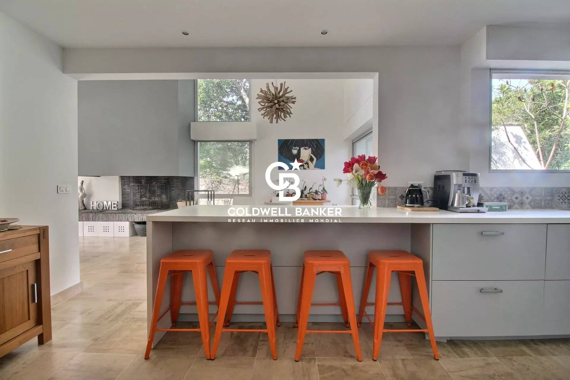 Maison contemporaine à vendre à Gujan-Mestras - vaste terrain, piscine et garage