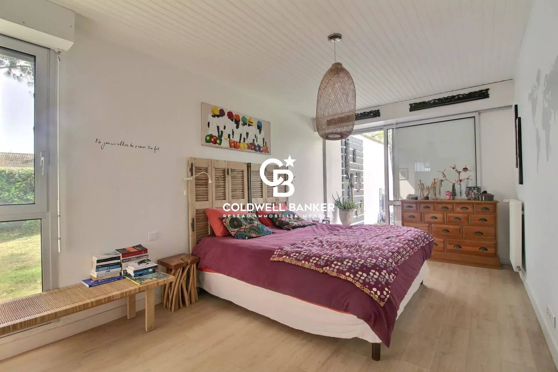 Maison contemporaine à vendre à Gujan-Mestras - vaste terrain, piscine et garage