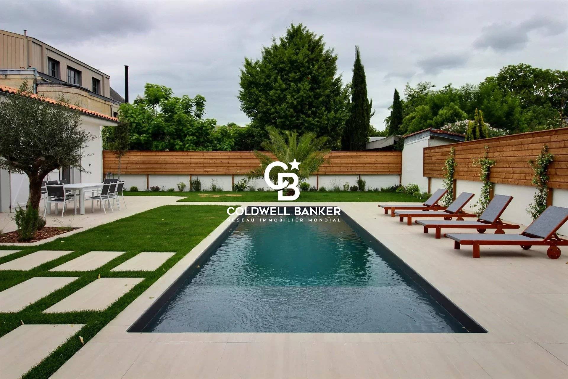 Maison à vendre Le Bouscat - rénovée, avec piscine, jardin et 5 chambres