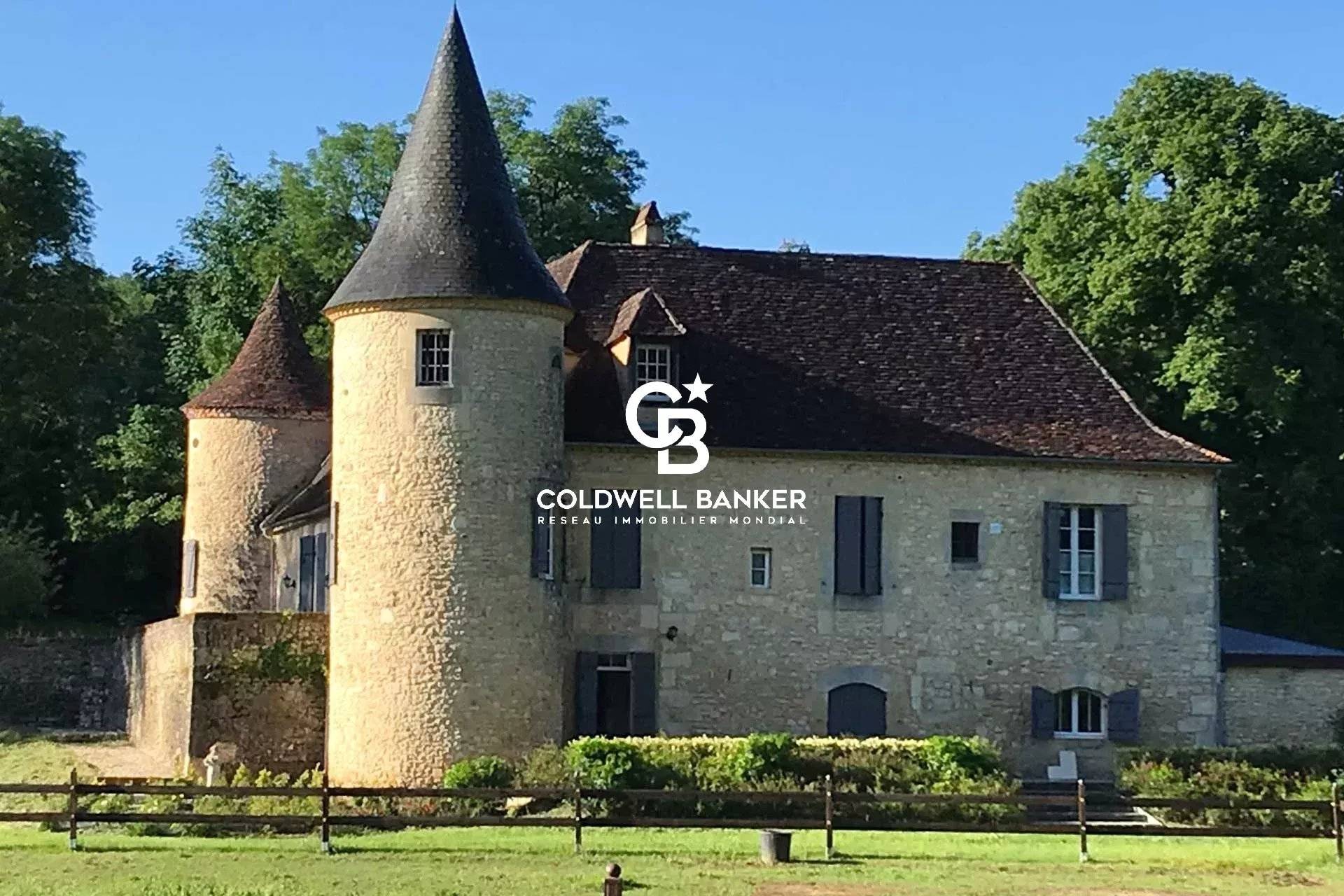 Maison à vendre près de Bergerac – château du XVIe siècle rénové, 400 m², dépendances, piscine, spa