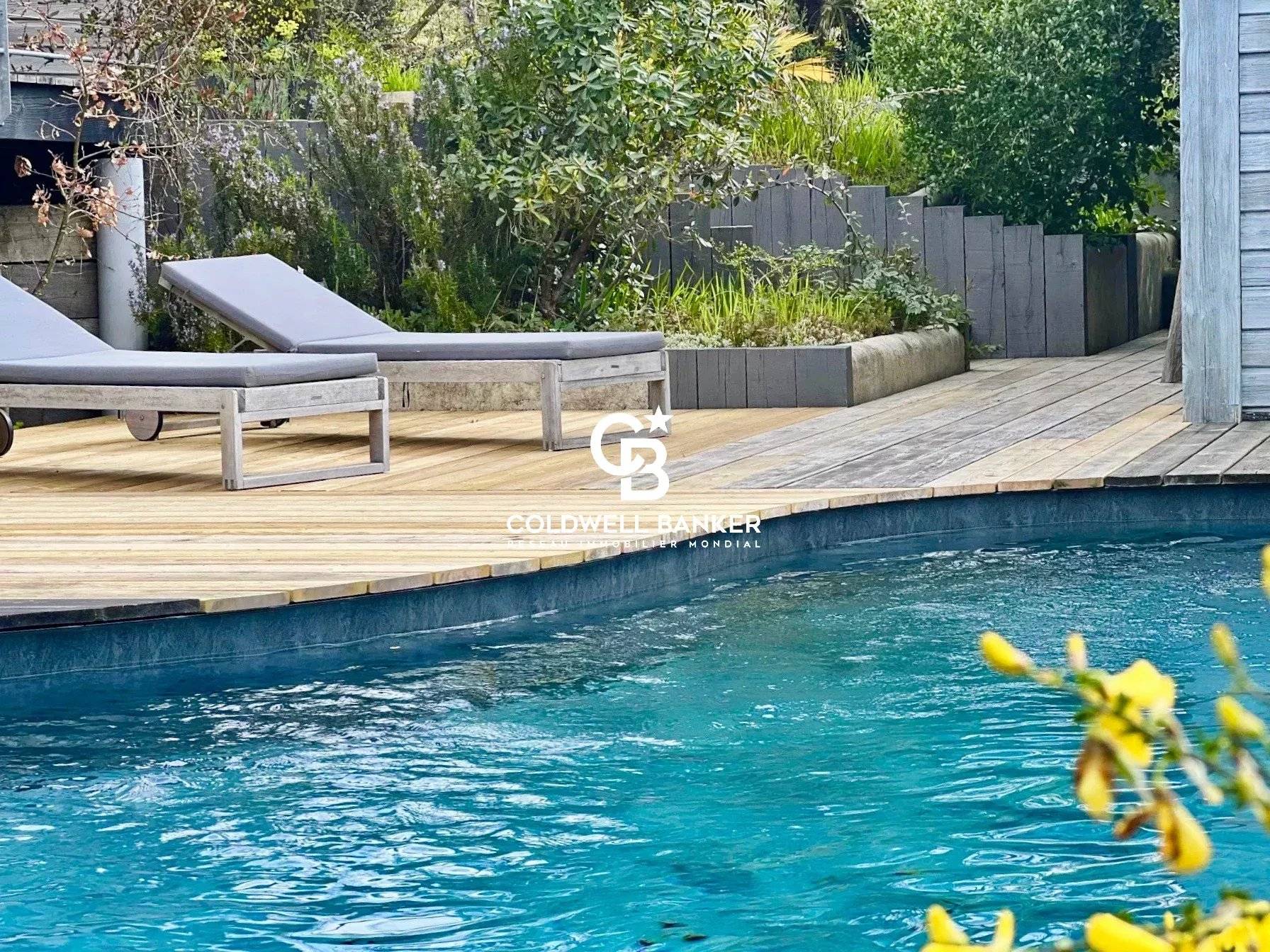 Maison en bois à vendre à La Teste-de-Buch – Piscine, nature et calme