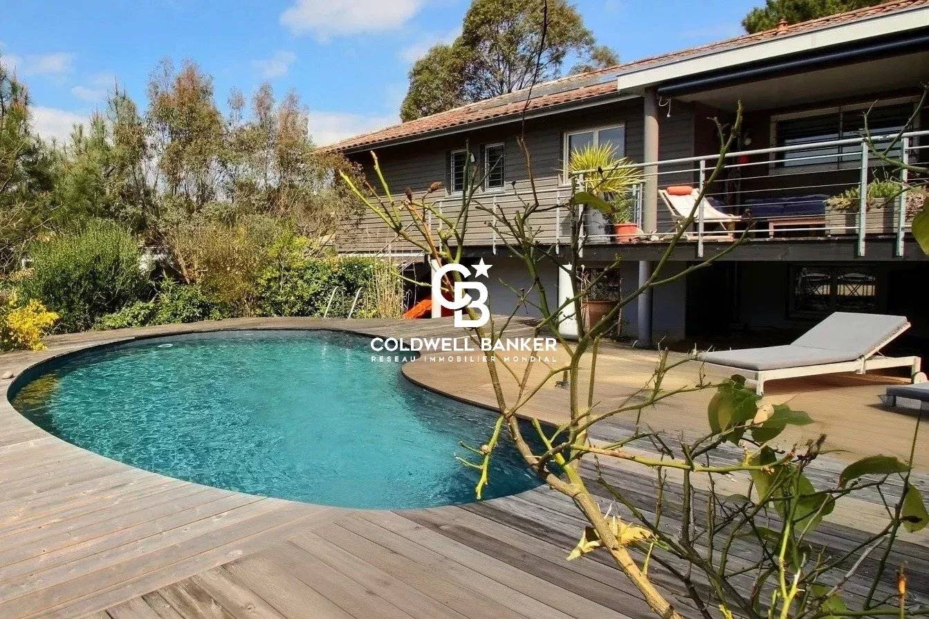 Maison en bois à vendre à La Teste-de-Buch – Piscine, nature et calme