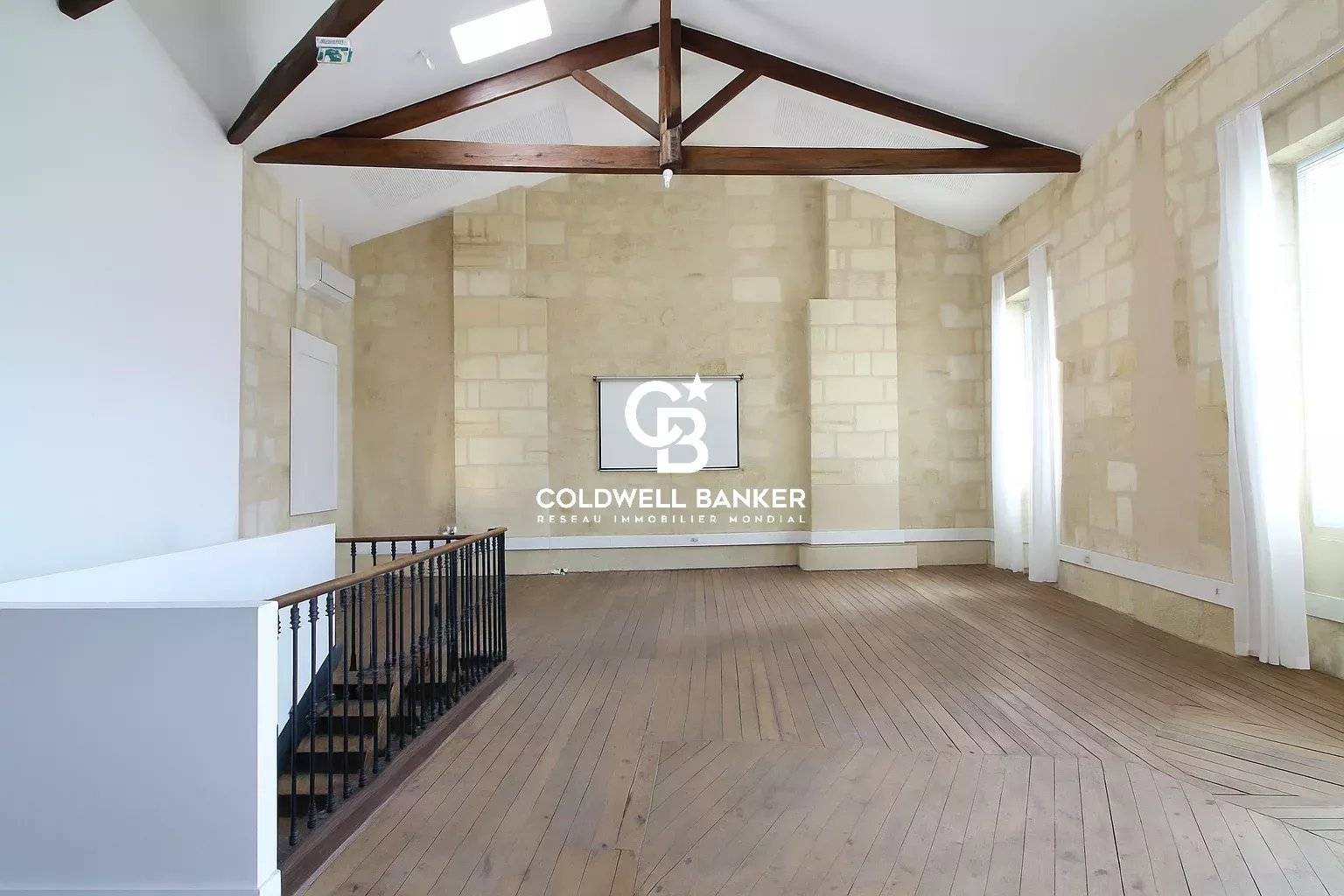 Immeuble de bureaux à vendre à Bordeaux quartier Saint-Jean Belcier - rénové, 270 m², proche tram C