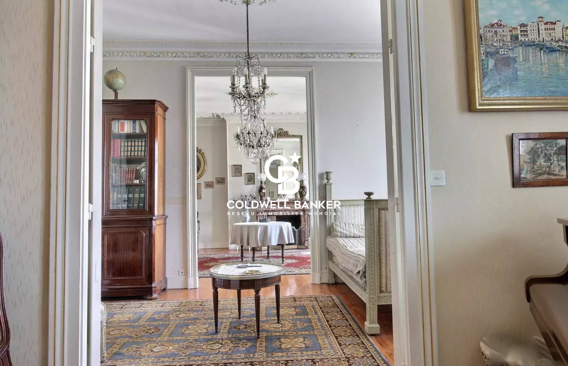 Appartement à vendre Bordeaux Centre - Quartier Saint-Pierre, 133 m², dernier étage avec ascenseur