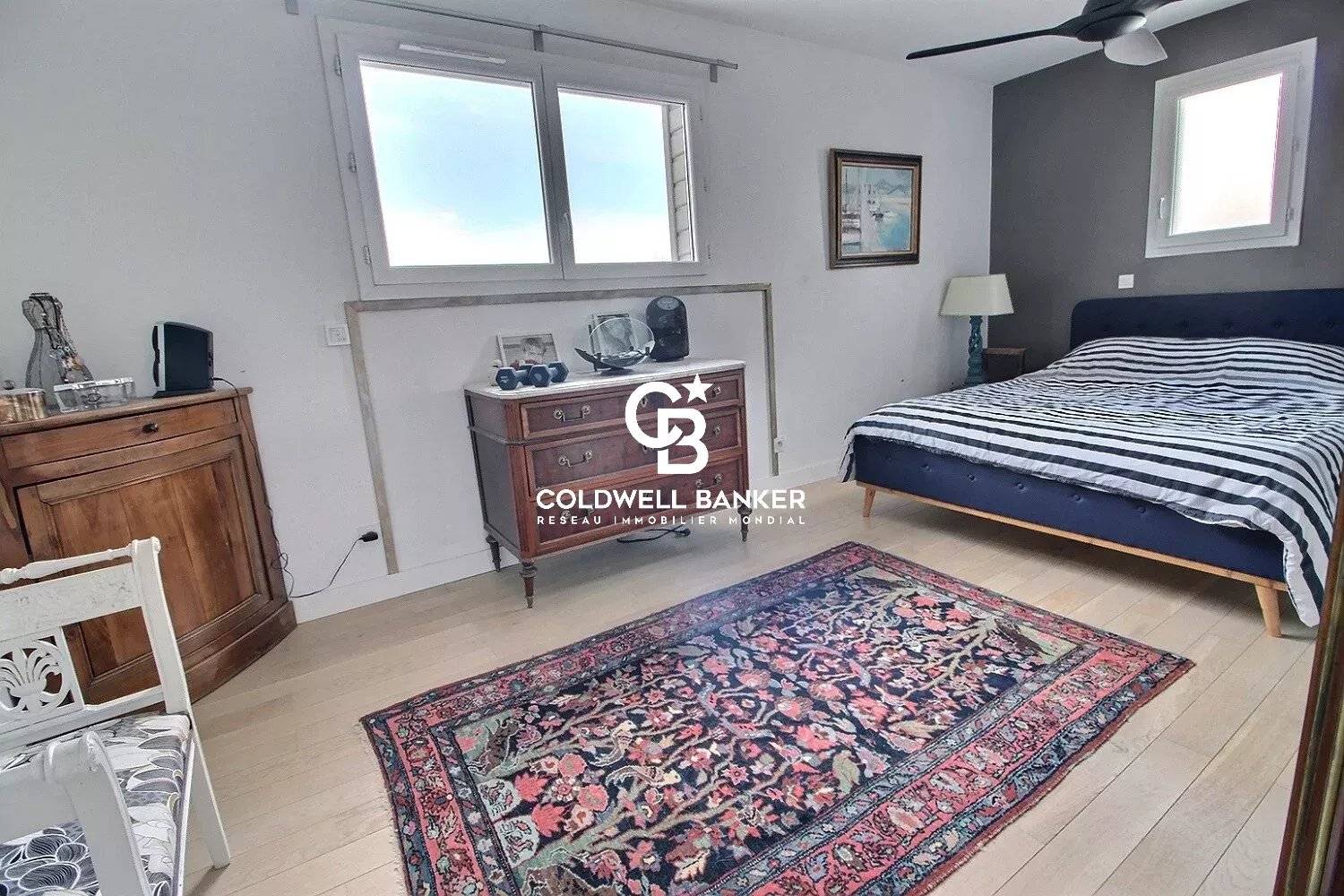 Maison contemporaine au calme à vendre Pessac : dépendance, piscine et vaste terrain