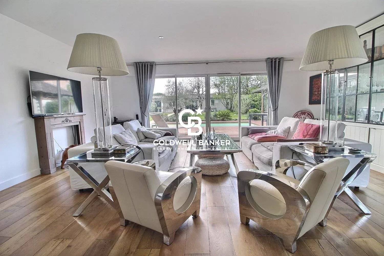 Maison contemporaine au calme à vendre Pessac : dépendance, piscine et vaste terrain